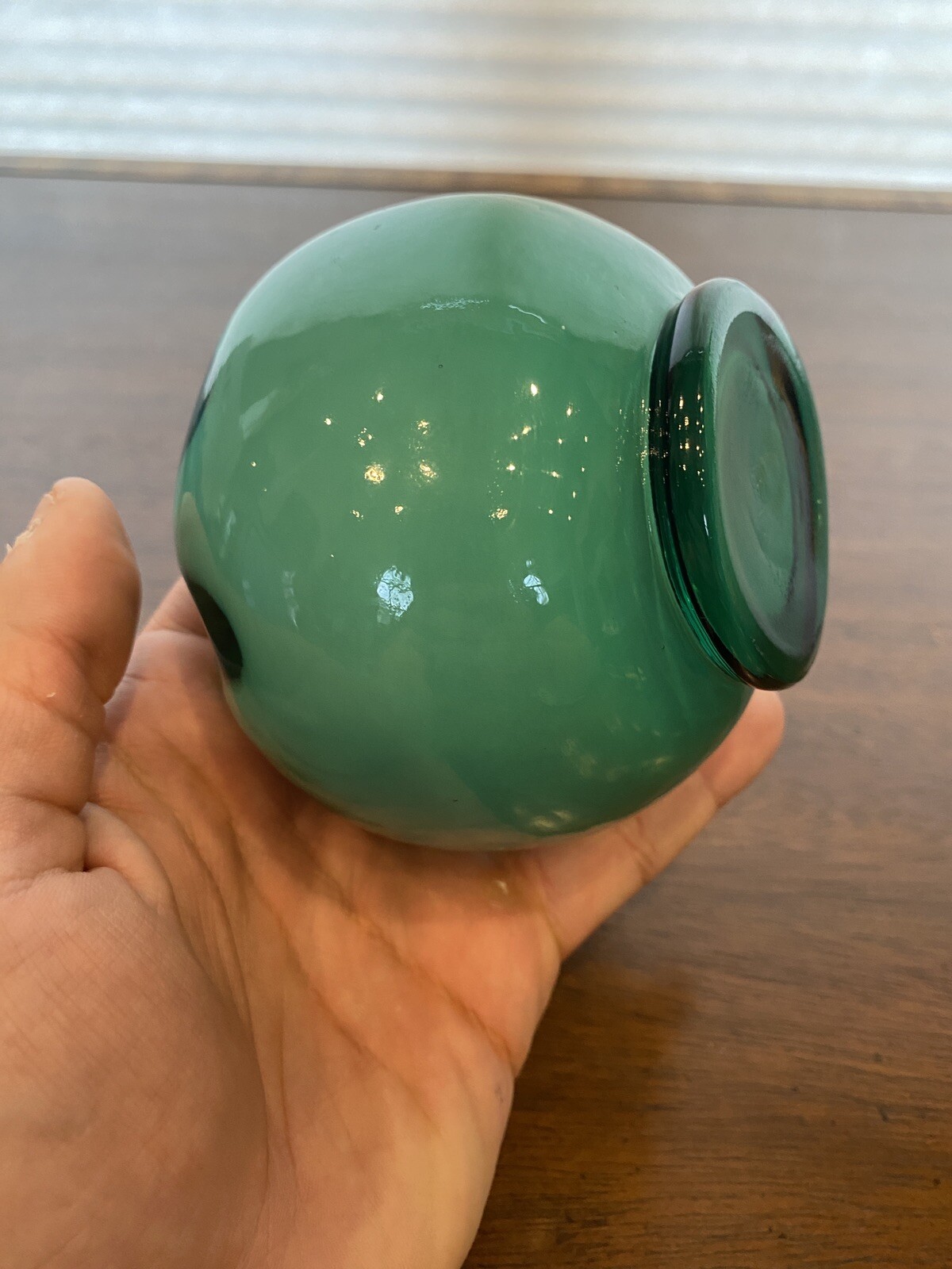 BEAUTIFUL VTG Green/White Cased Glass Rose Bowl Vase W/Crimped Rim 3.5″H