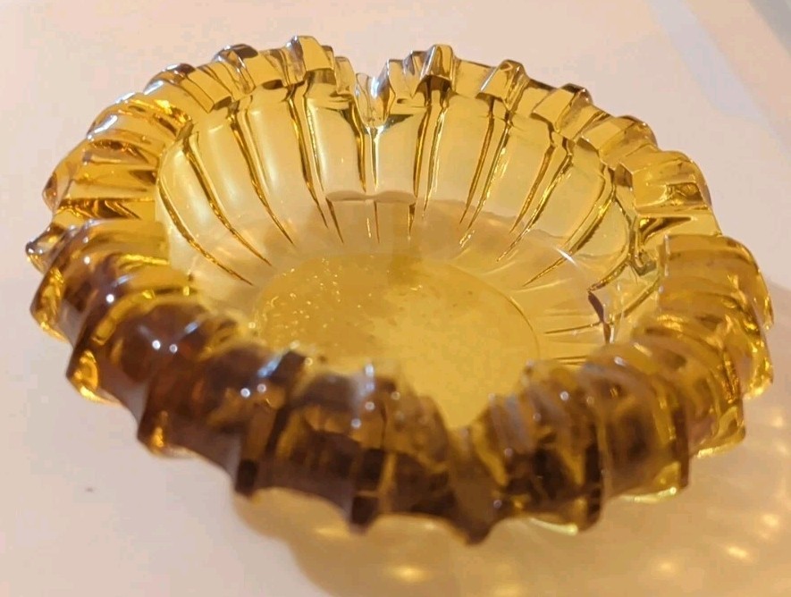 Vintage Mid Century Modern Chunky Sunburst Honey Amber Heavy Ashtray 5″ MCM