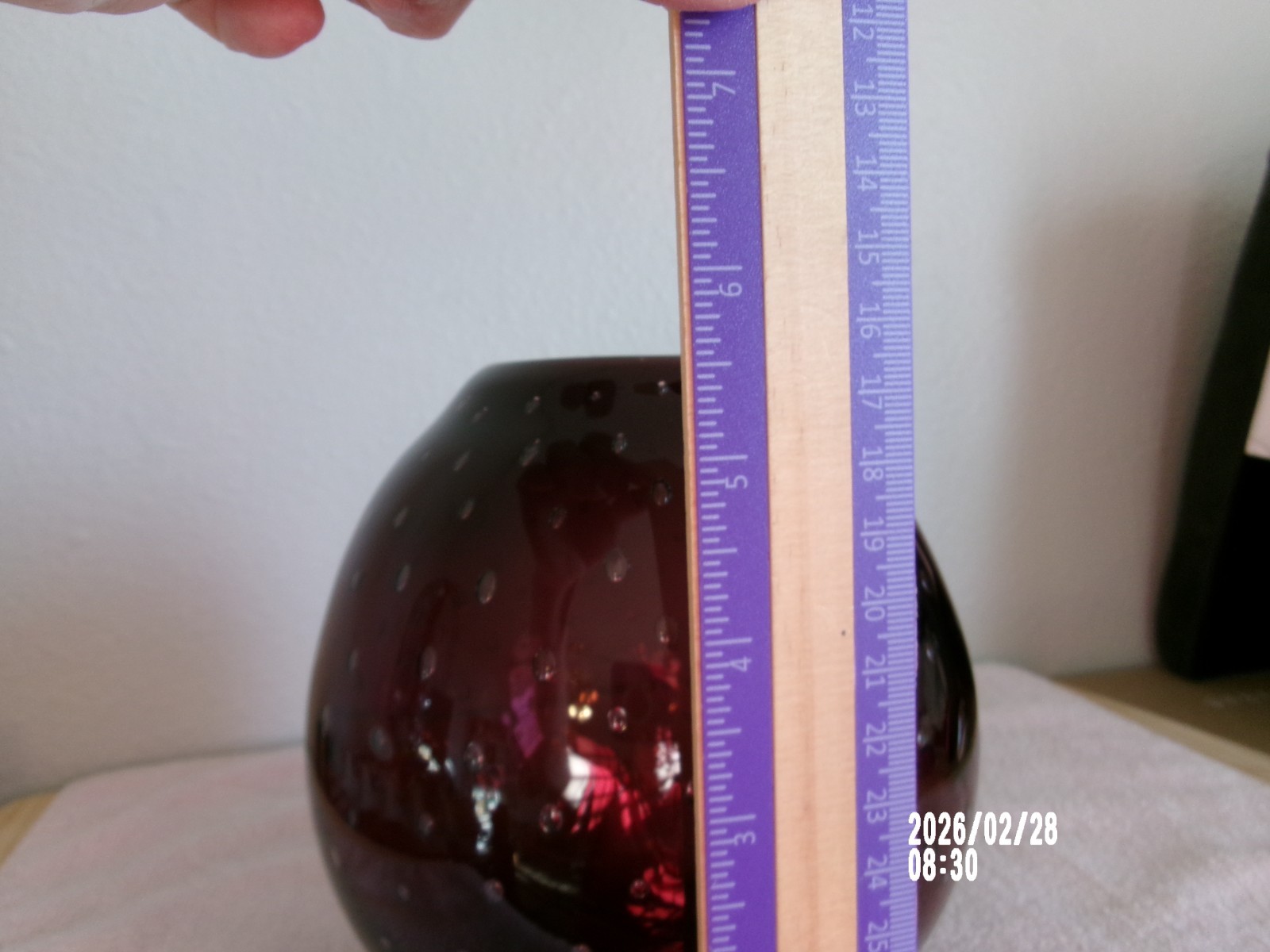 BLOWN ART GLASS AMETHYST VASE W/CONTROLLED BUBBLE PATTERN 5 7/8″ T WT 2 LB 4 OZ