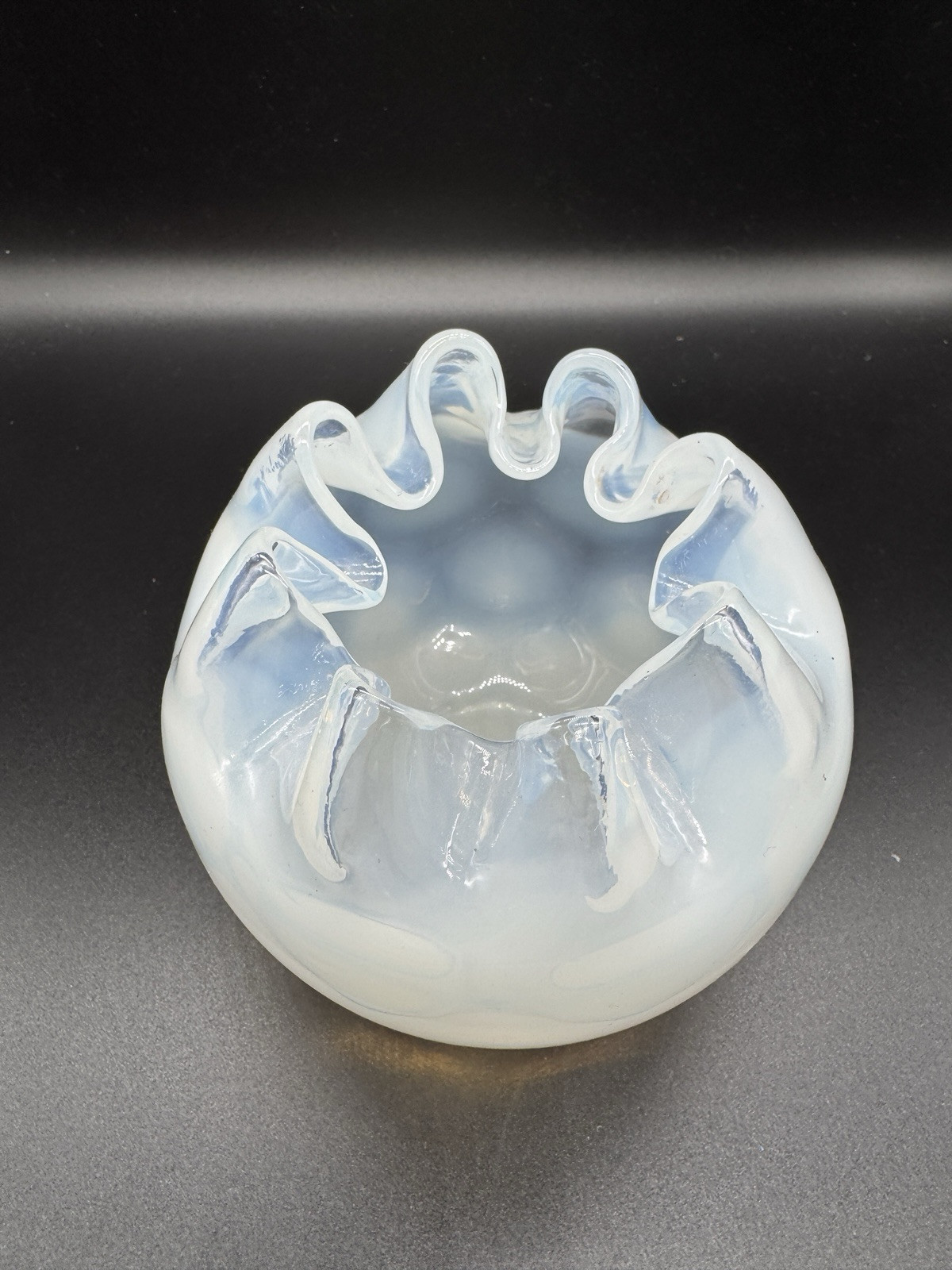 Vintage Beaumont Glass Opalescent Coin Dot Rose Bowl 4” Tall 4” In Diameter