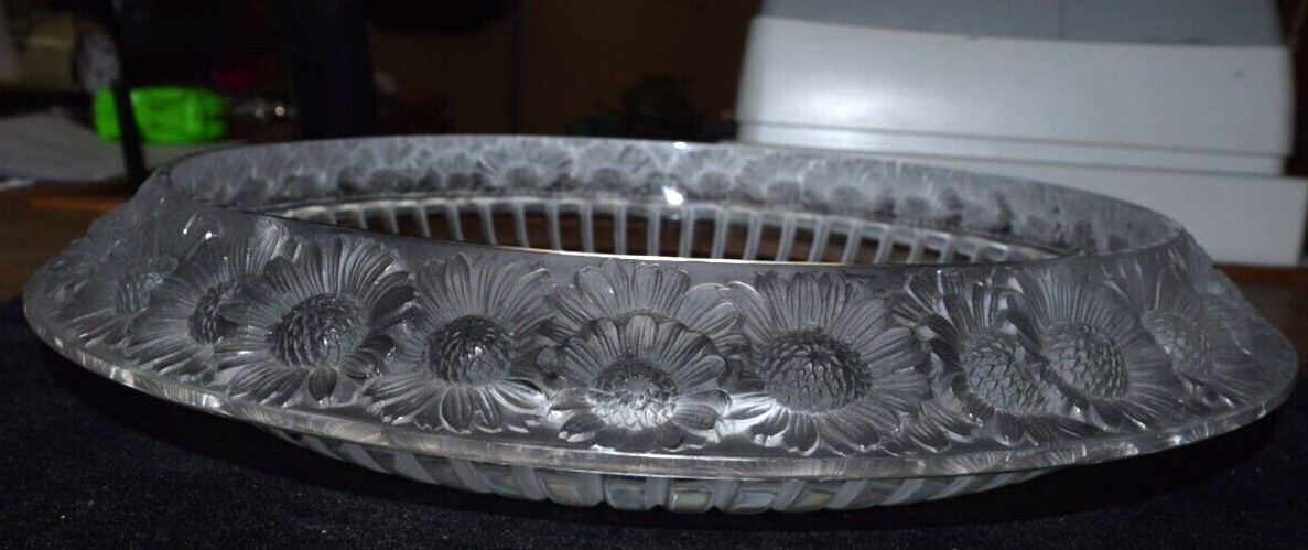 Lalique – Crystal Marguerites – Large decorative bowl with daisies