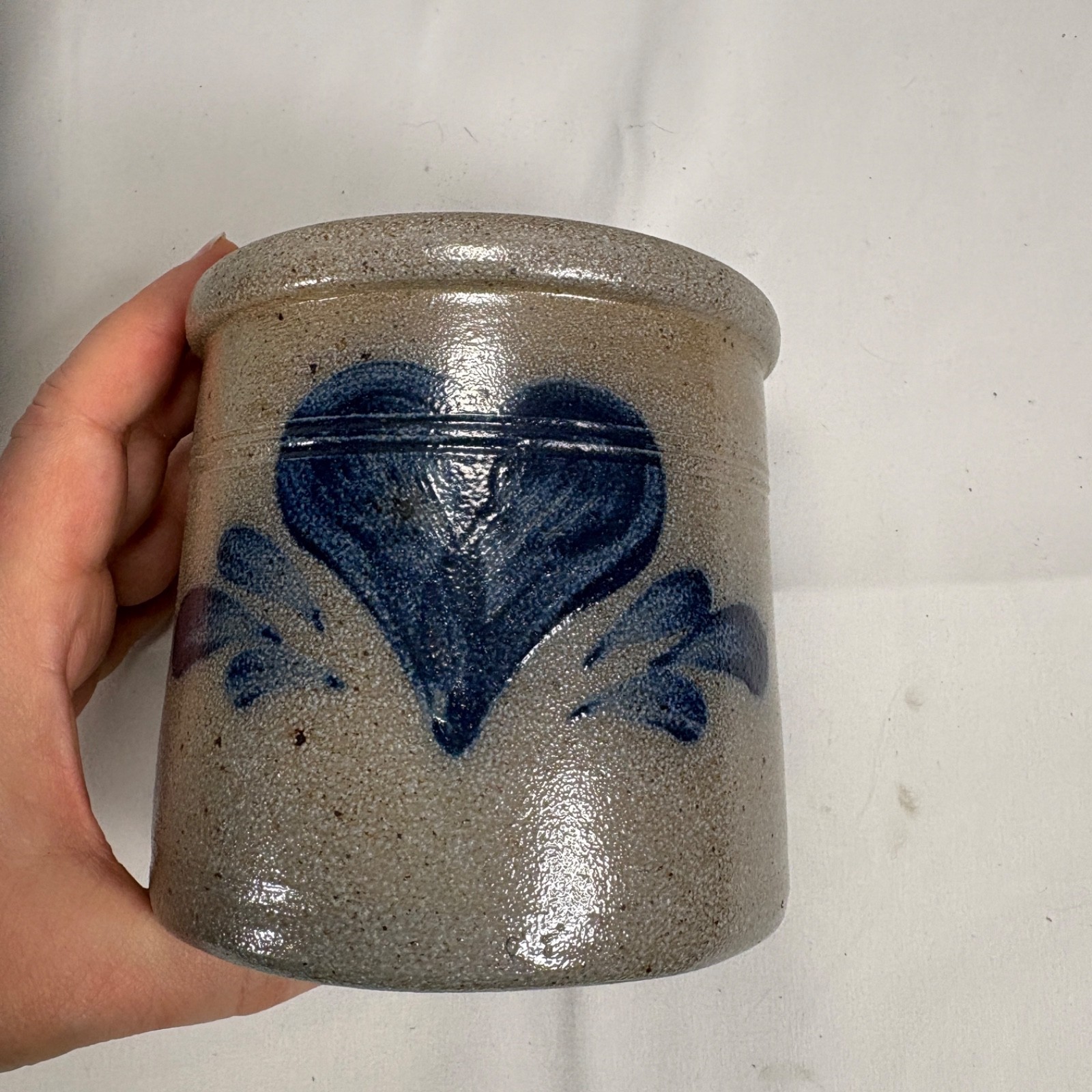 Rowe Pottery Works Salt Glazed 4″ Crock Heart 1990 Country Primitive Folk Art