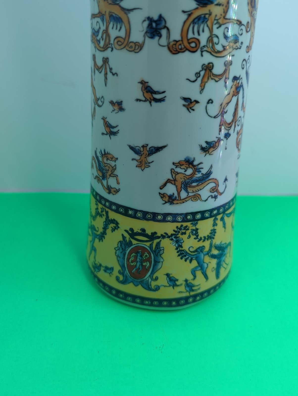 Antique united wilson vase 12 In