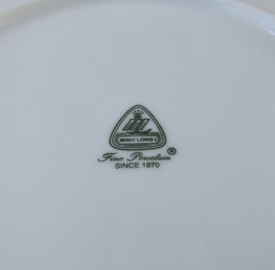 Miinh Long Porcelain Embossed Plate Vietnam White Matte Bisque 25cm As New