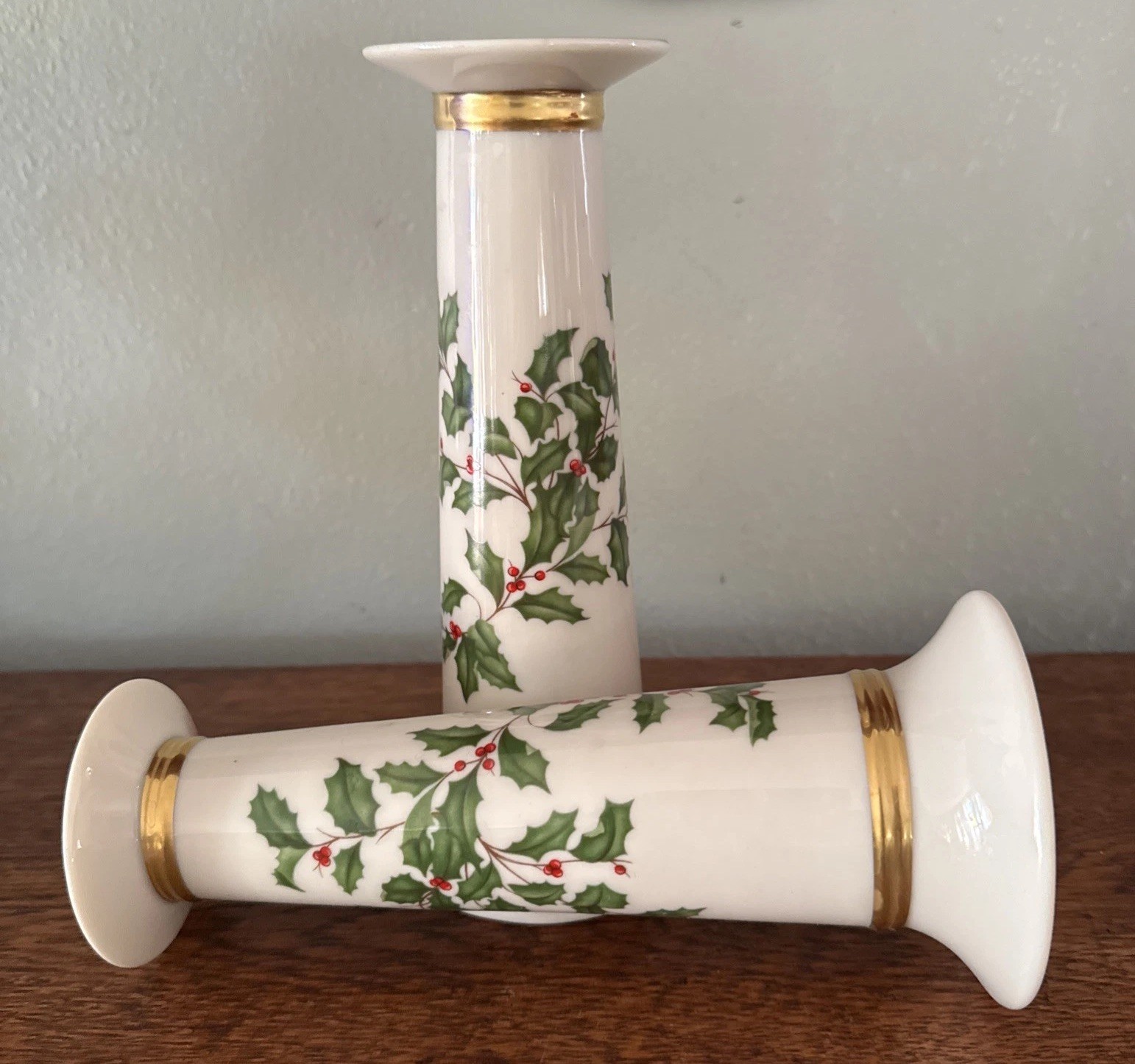 LENOX HOLIDAY HOLLY COLUMNAR CANDLE HOLDERS W/ CANDLES