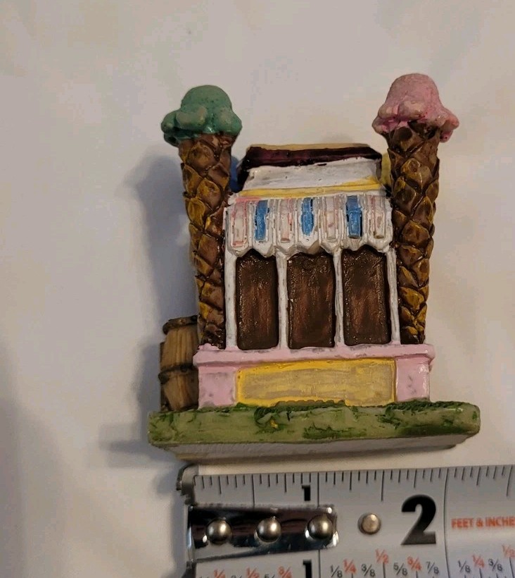 Miniature Figurine Three Bears Ceramic Ice Cream House Vintage Trinket Box