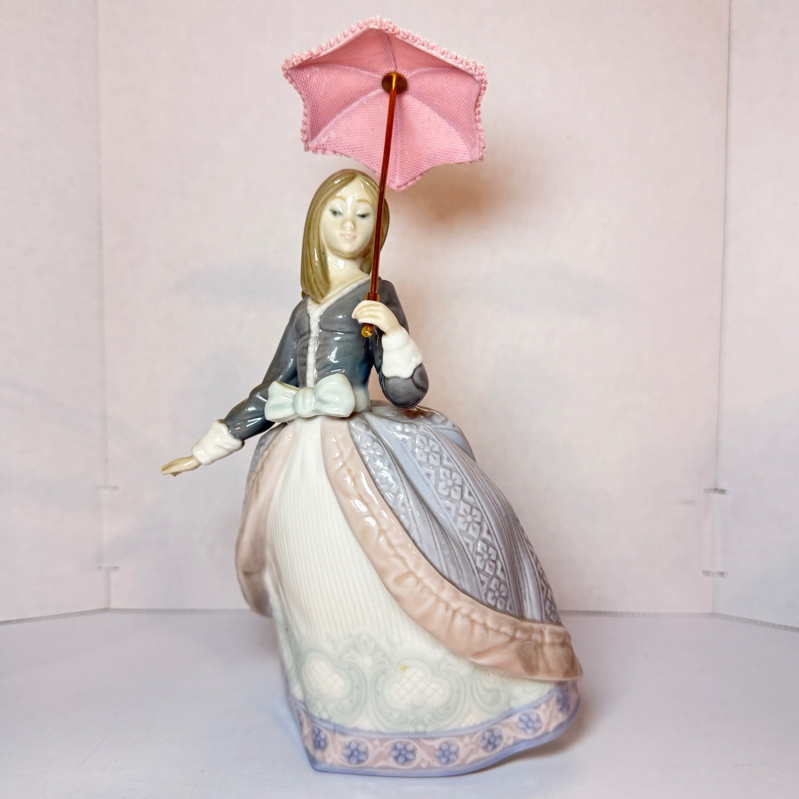 Lladro Spain Porcelain Figurine Lady with Pink Parasol Umbrella 1983 Retired *