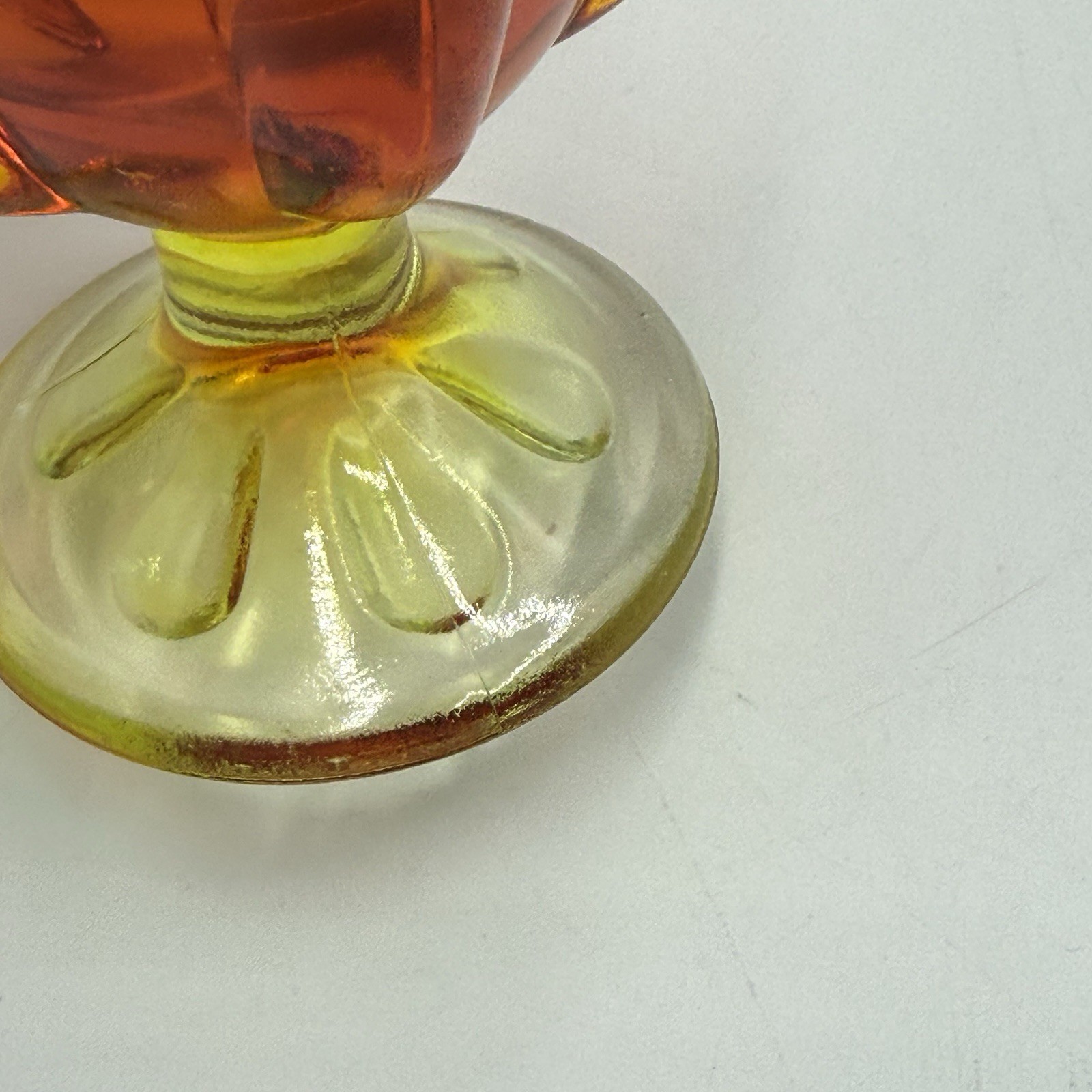 Vintage MCM Viking 12” Swung 6 Petals Bud Vase Orange Yellow Amberina Persimmon