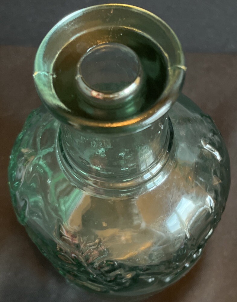 VINTAGE Libbey of Canada Green Glass Maple Leaf Embossed Bottle Decanter