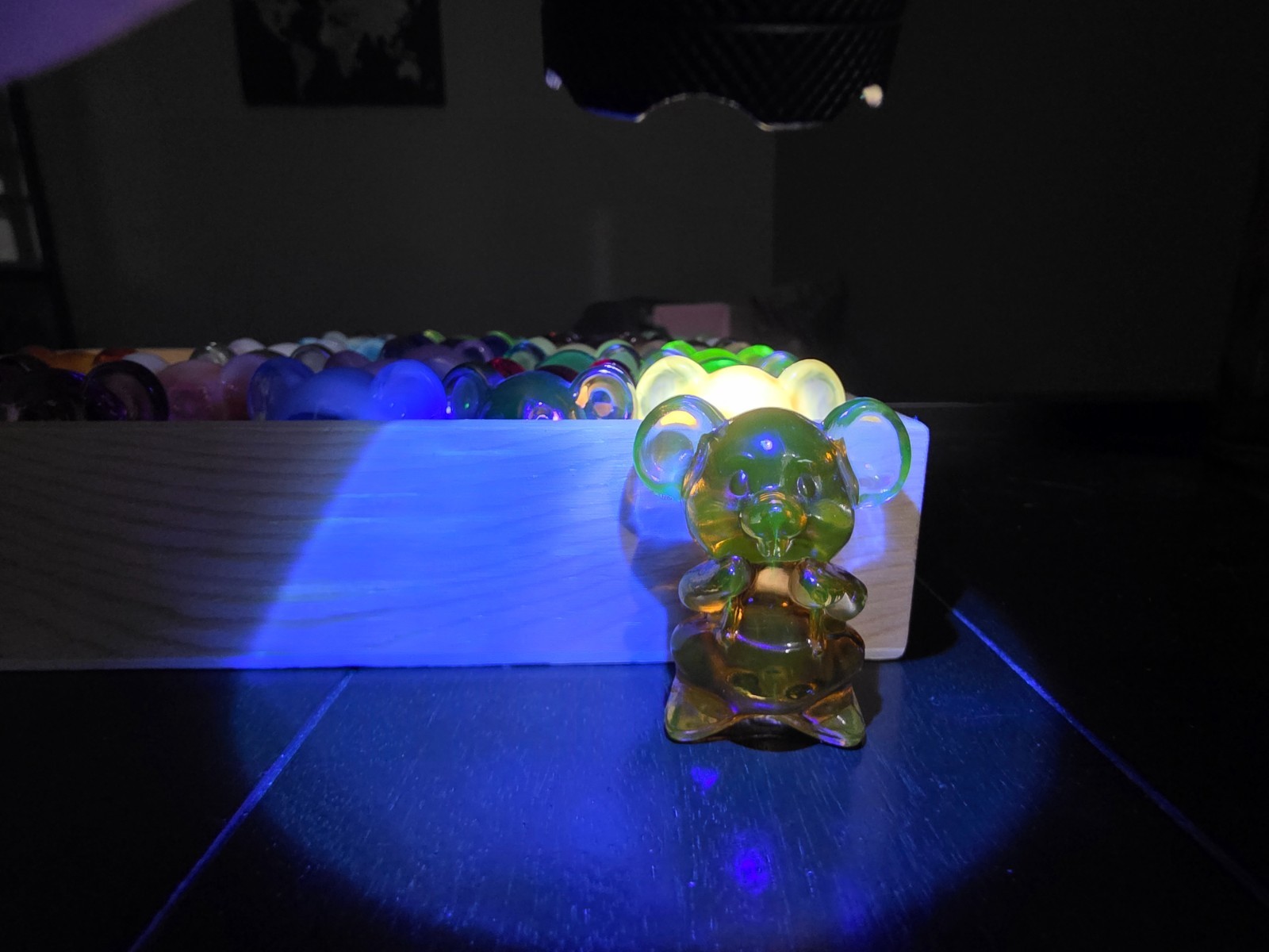 Boyd Glass Willie the Mouse Peach GLOWS
