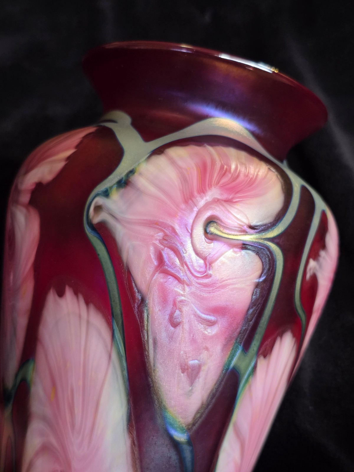 * Gorgeous JOHN LOTTON Signed 1992 Iridescent 10.5″ Art Glass Vase