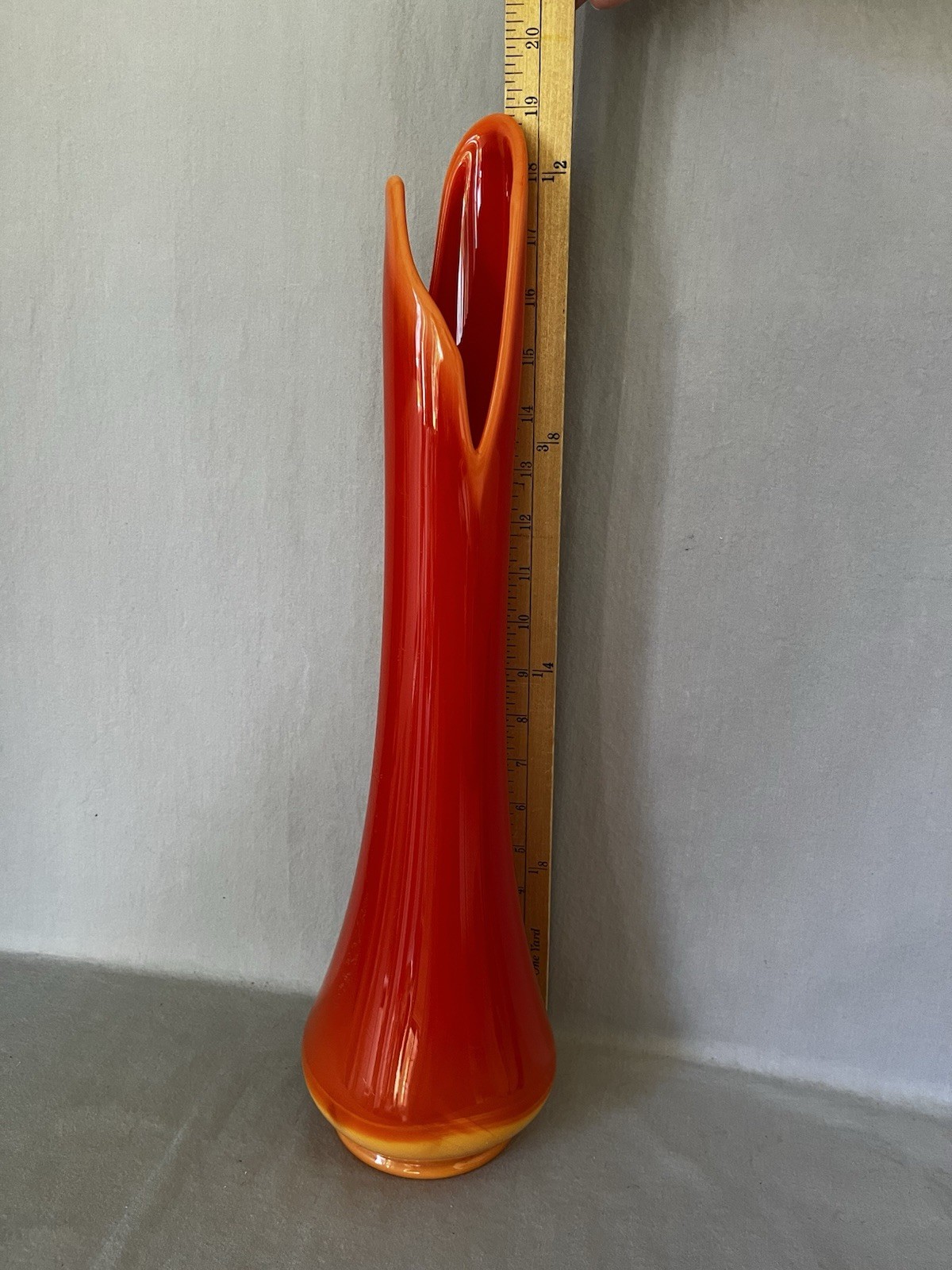 Vintage LE Smith Bittersweet Smoothie Swung Glass Swung Vase 19” Tall MCM