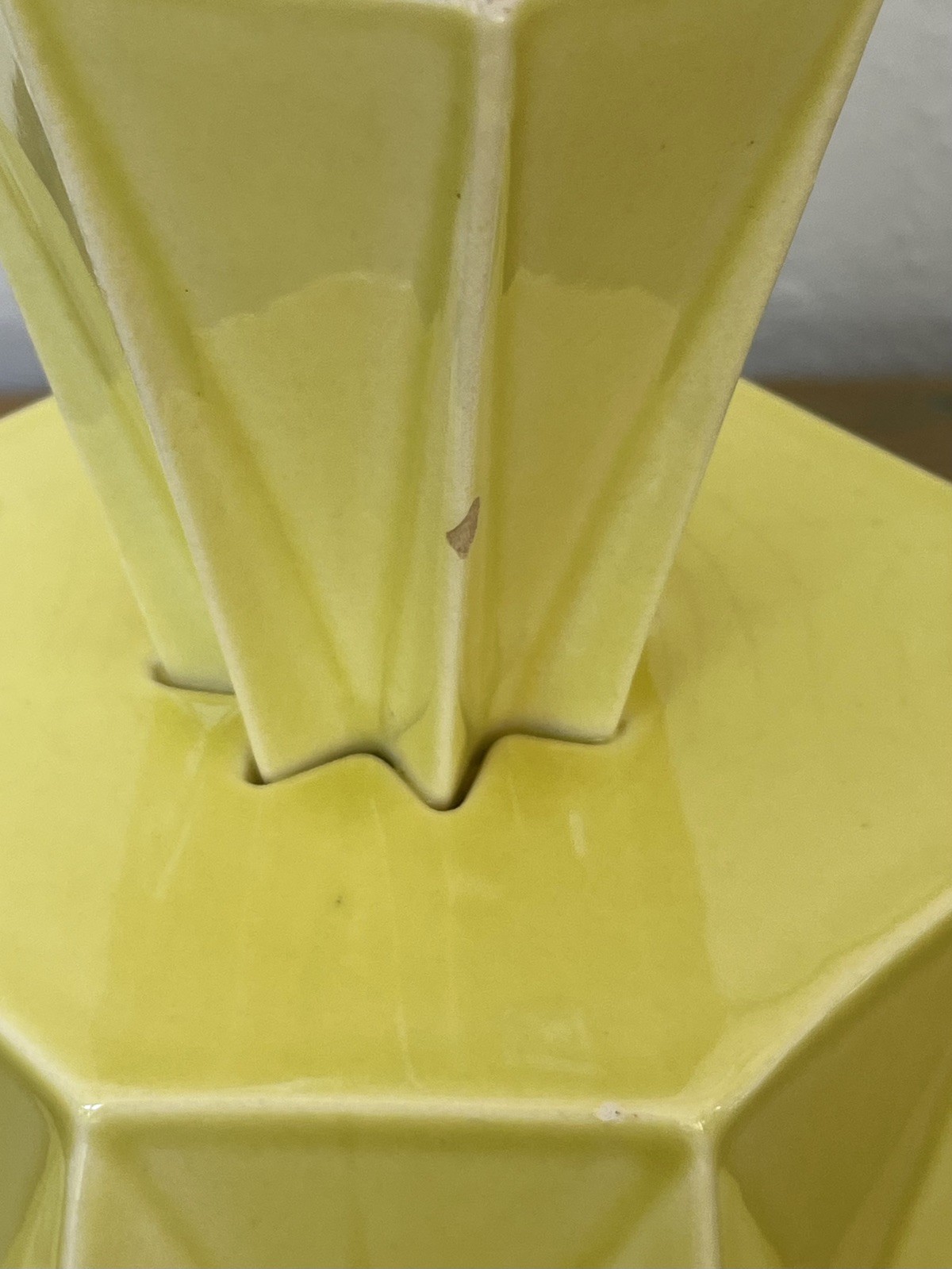 MCM RED WING POTTERY PRISMATIQUE GEOMETRIC PEDESTAL PLANTER YELLOW & WHITE 6.5″