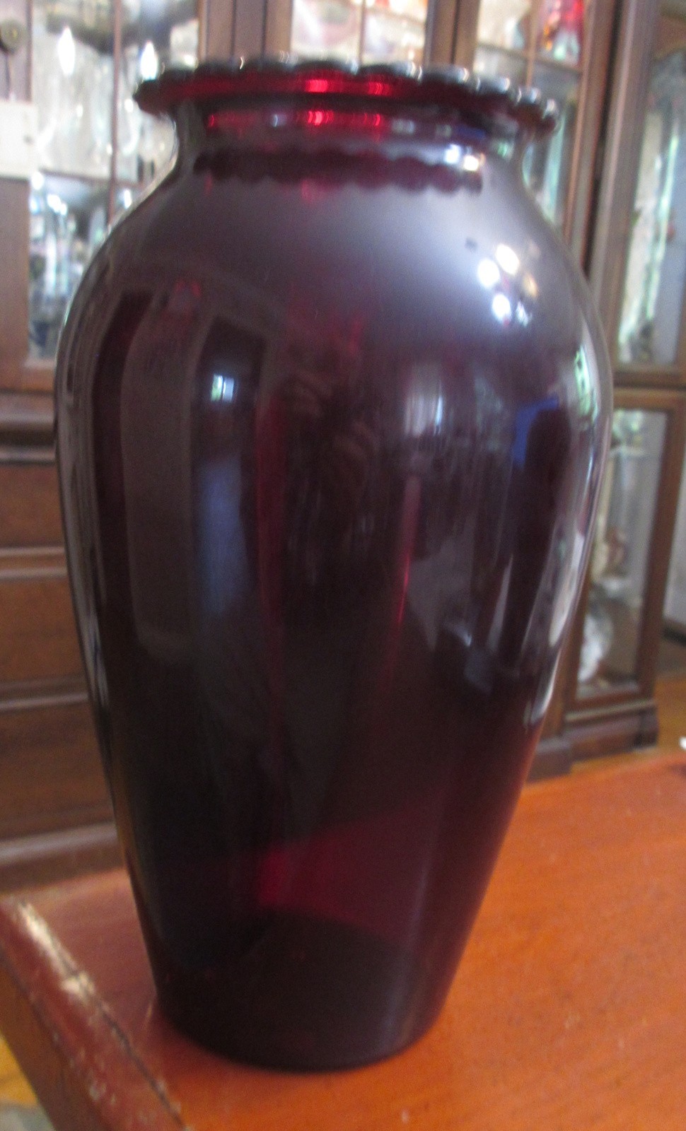 Vintage Anchor Hocking Royal Ruby Red Glass Vase with Scalloped Rim 9″ Tall jgx