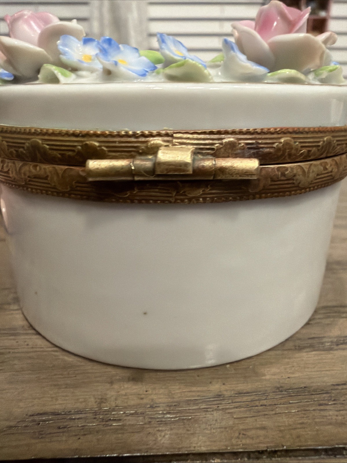 Vintage Capodimonte Italy Porcelain Hinged Trinket Box Crown “N” Mark