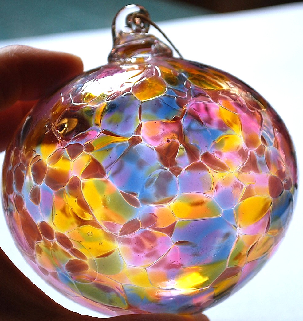 Vtg 3.75″ ART GLASS Round Globe IRIDESECENT PINK BLUE YELLOW Hand Blown Ornament