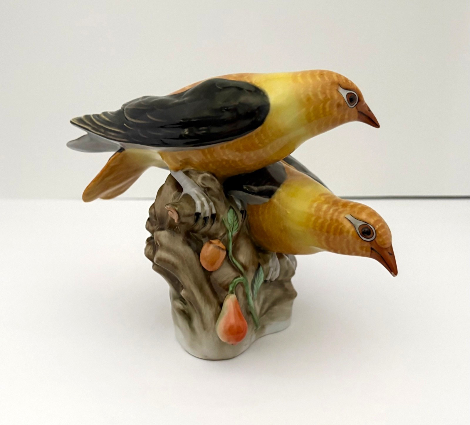 Herend Hungary Large Pair of Yellow-Hammers on Branch 5062 Rare Centennial Mark