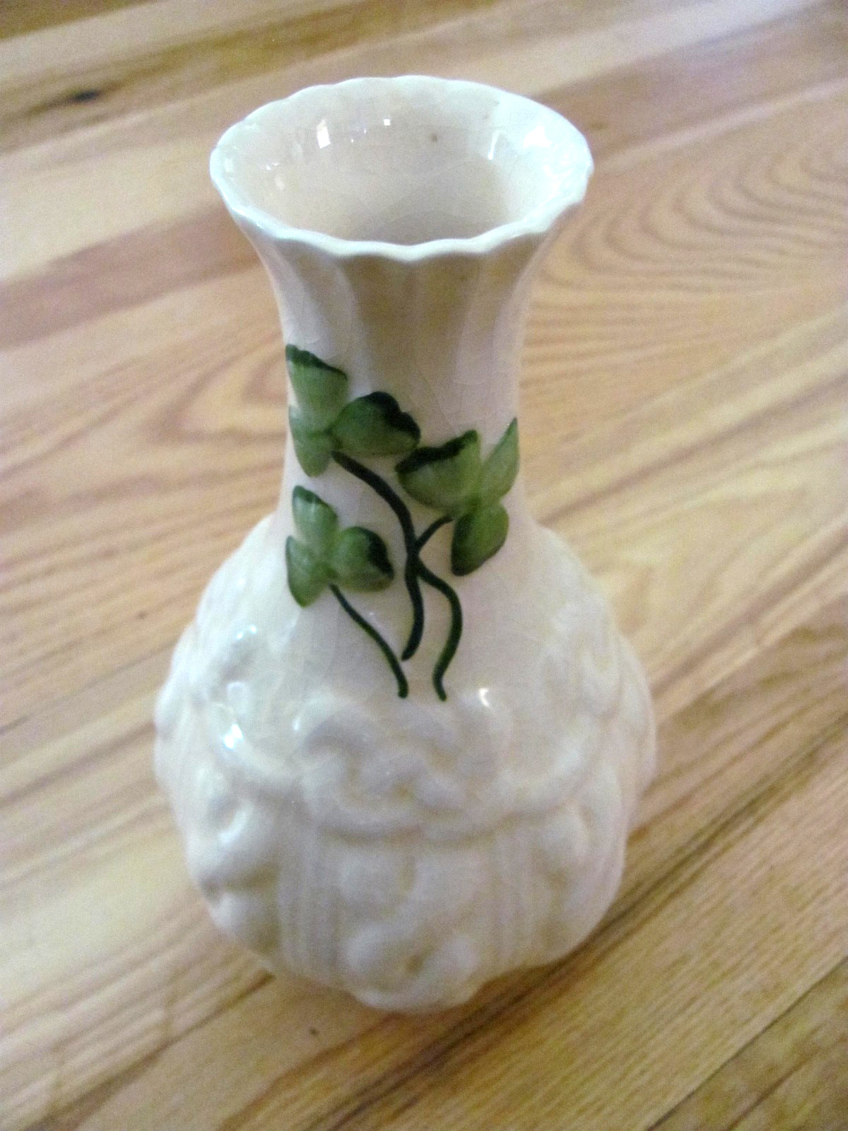 Irish Shamrock 3 Leaf Clover 7-3/8″ Crackle Graze Bud Vase