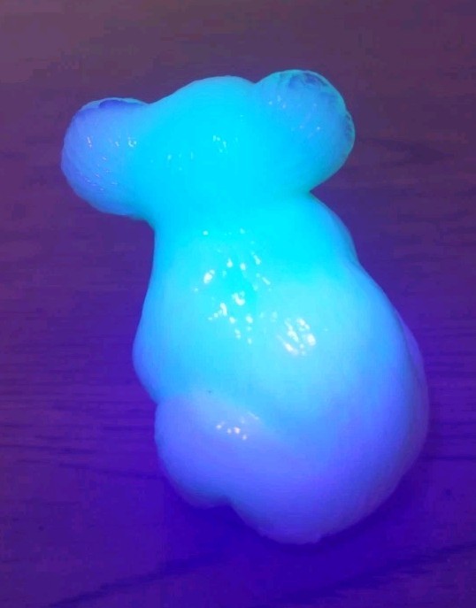 Vtg Boyd’s Crystal Art Glass Milk White HAZEL the KOALA Bear Marked EC UV Glow