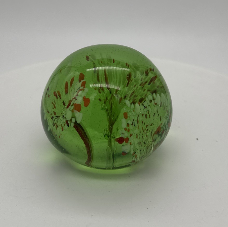 VTG ART GLASS RED YELLOW WHITE FIREWORKS HandBlown Green Glow Paperweight Unmark