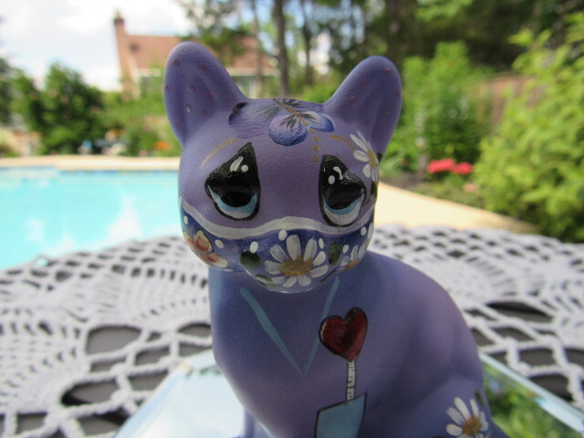 FENTON ART GLASS 2020 FGS “ONE DAY AT A TIME” SITTING CAT FIGURINE LE #10/50