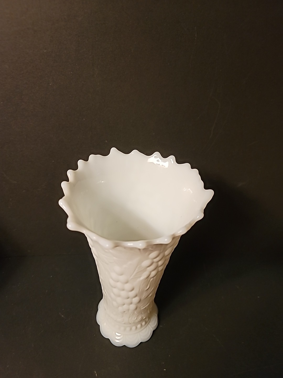 Vtg IMPERIAL GLASS Doeskin Opaque Glass Vase Grapes Clusters Scalloped Top