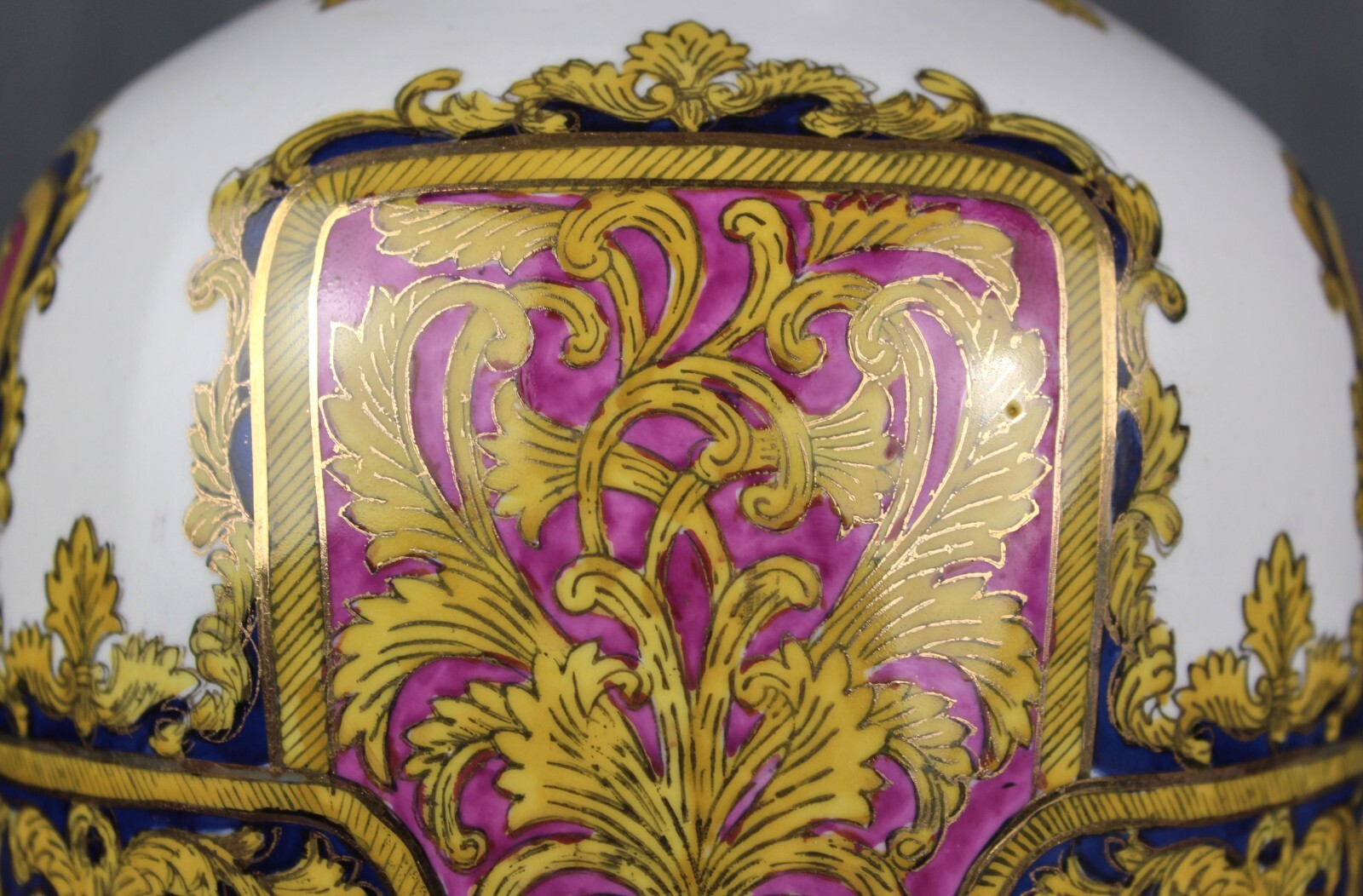 12″ Chinese porcelain vase, paisley & gold decoration, Andrea by Sadek