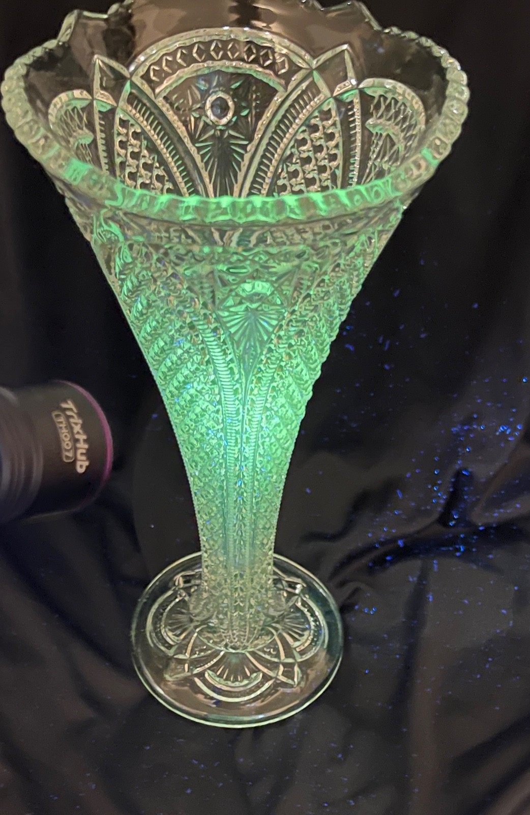EAPG Victorian Trumpet Vase Antique Late 1800s 10″ Massachusetts Pattern GLOWS