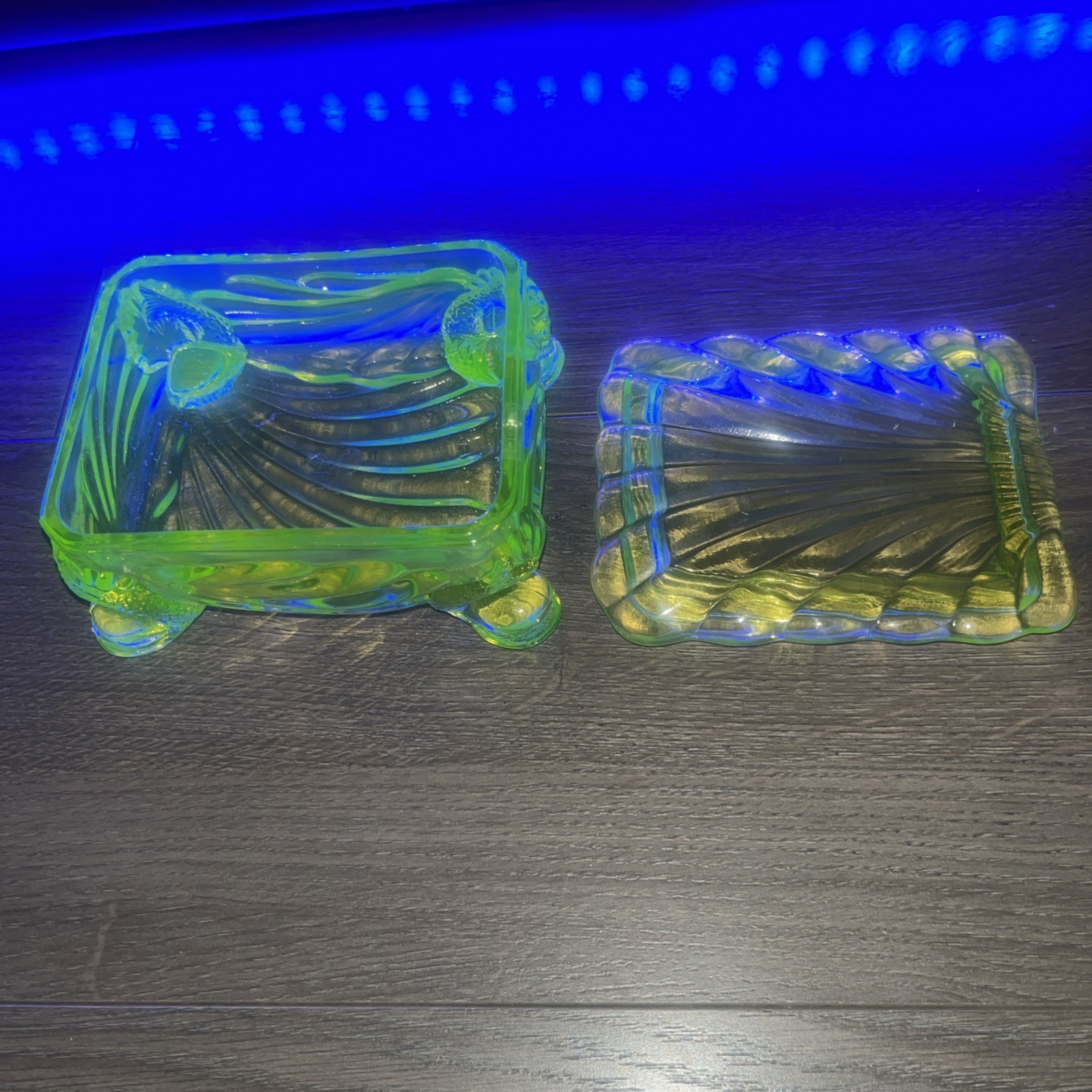 Vaseline Uranium Glass Seashell Box Fish Feet Trinket Box Yellow Boyd Art Glass
