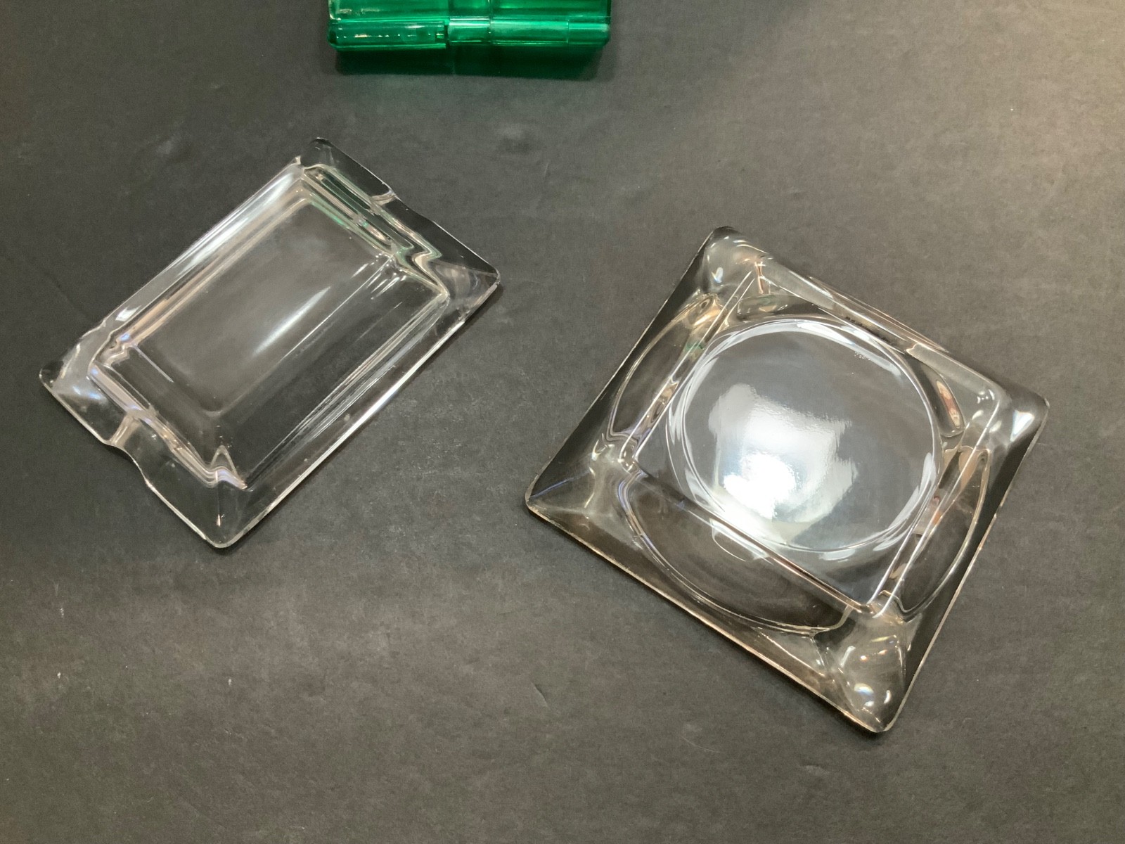 VTG MCM Set Of 2 Beautiful Square Crystal Ashtrays & LUCITE GREEN CIRGARETTE BOX