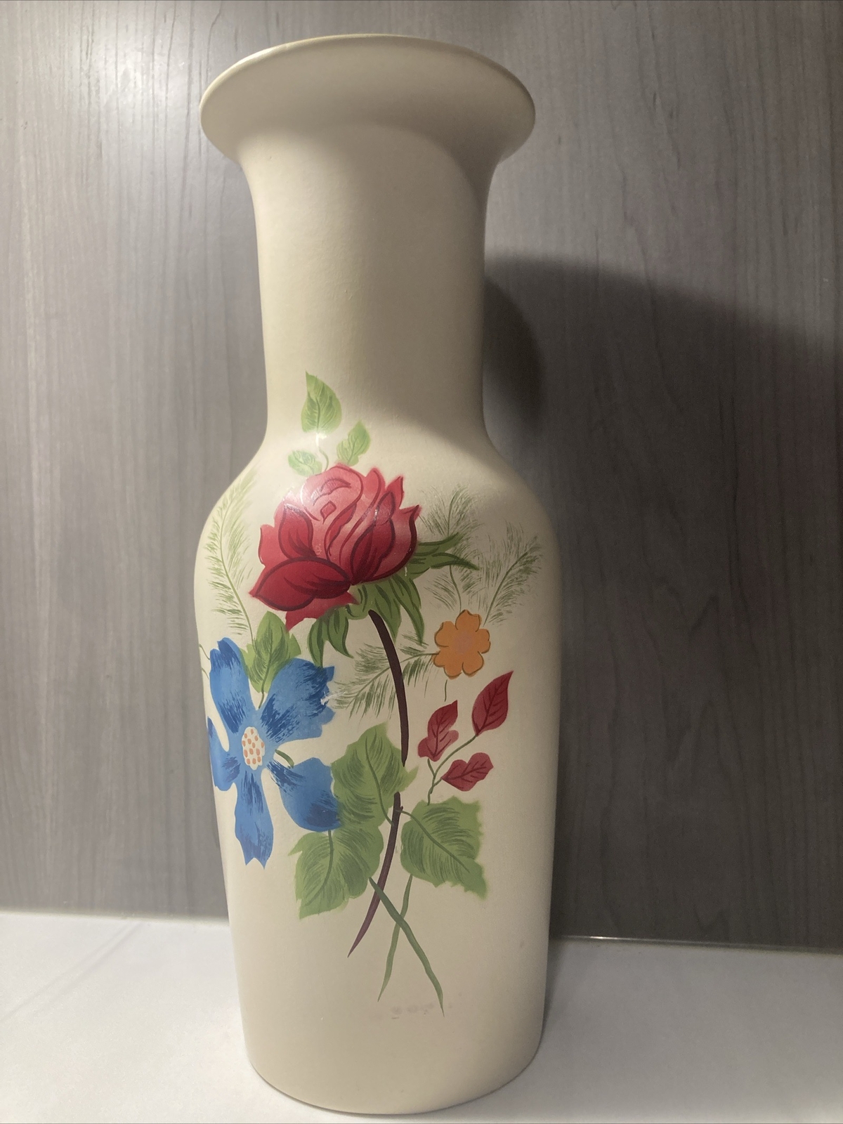 Windsor Ellgreave Vase – Hand-Painted 12″ Tall 4″ in Diameter Made in England
