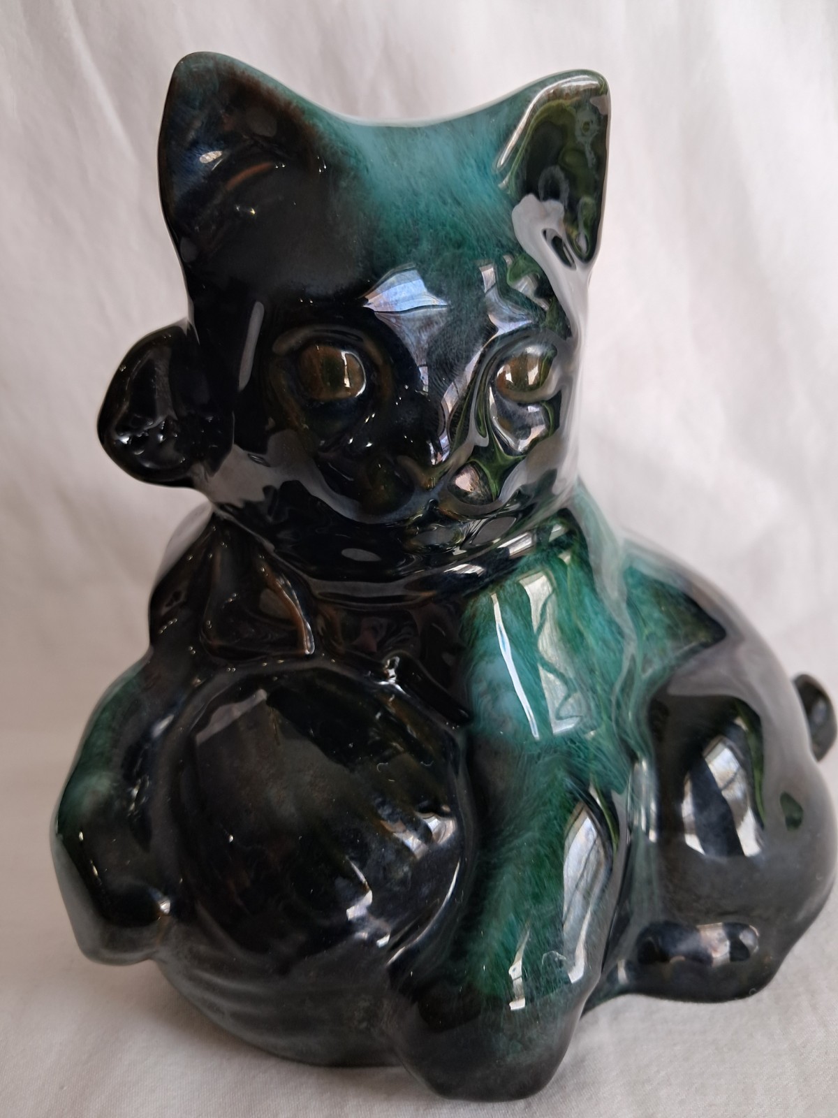 Vintage 6″ Blue Mountain Pottery MCM Teal Drip Glaze Cat Figurine with Yarn Ball