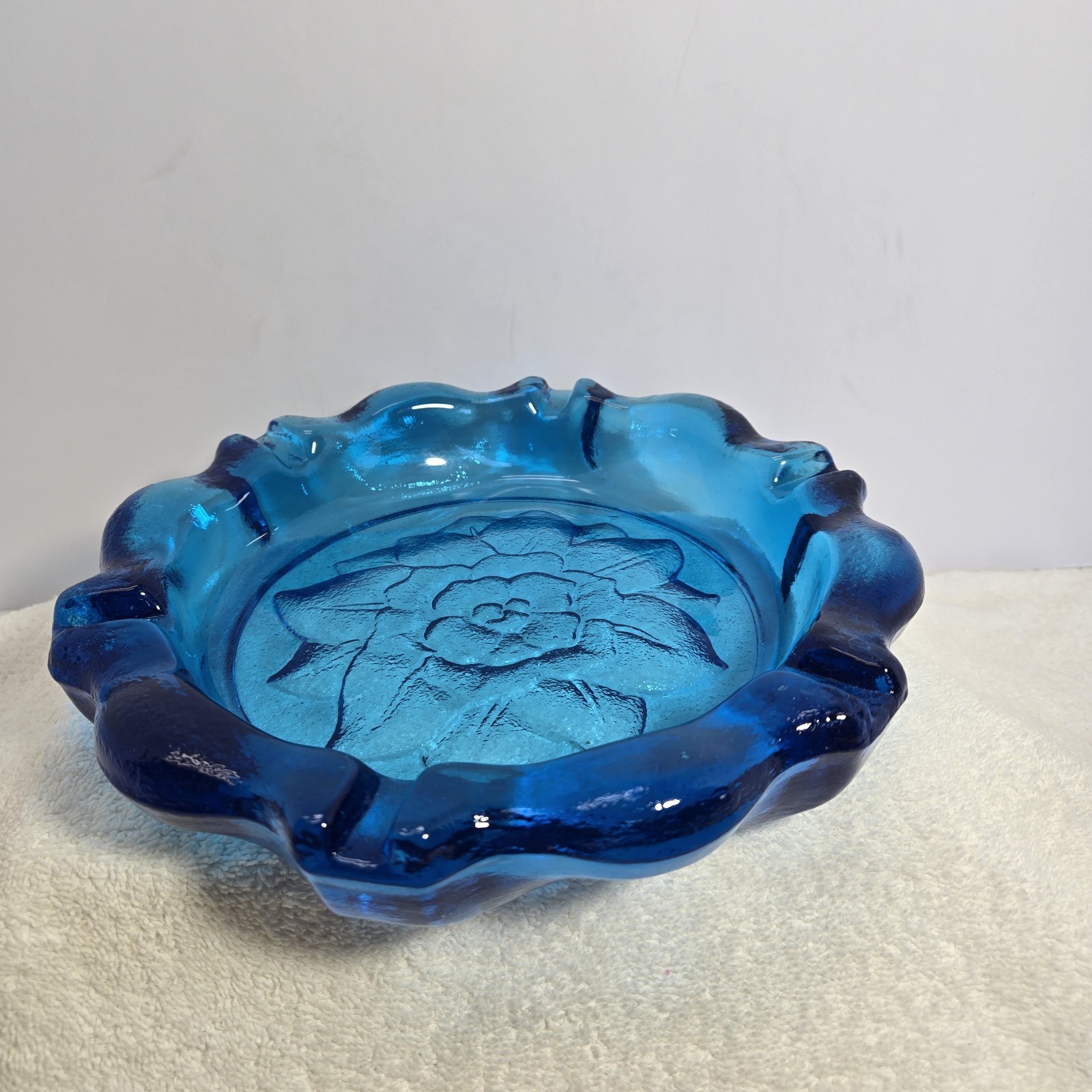 Vtg Tiara Indiana Glass 1977 Horizon Blue Lotus Ashtray Large 9 1/2″ Trinket