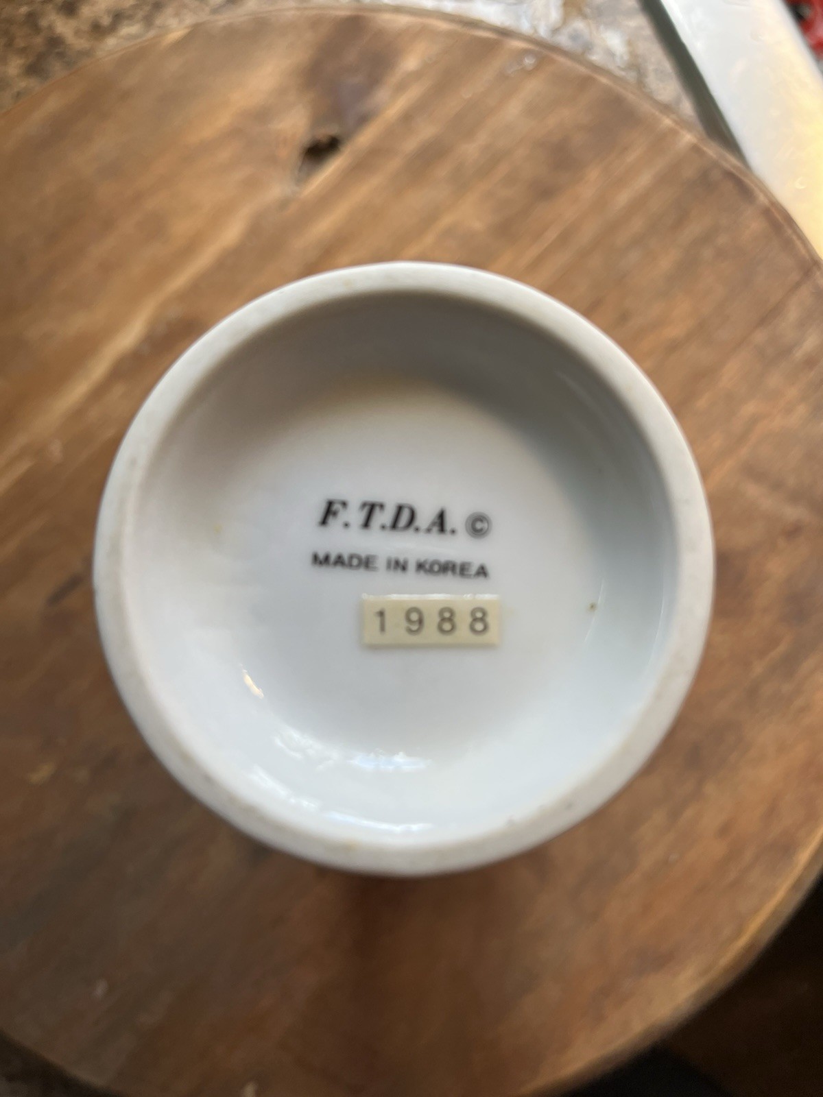 F.T.D.A. White Ceramic Art Pottery Vase Red Hearts Glossy, Korea 1988
