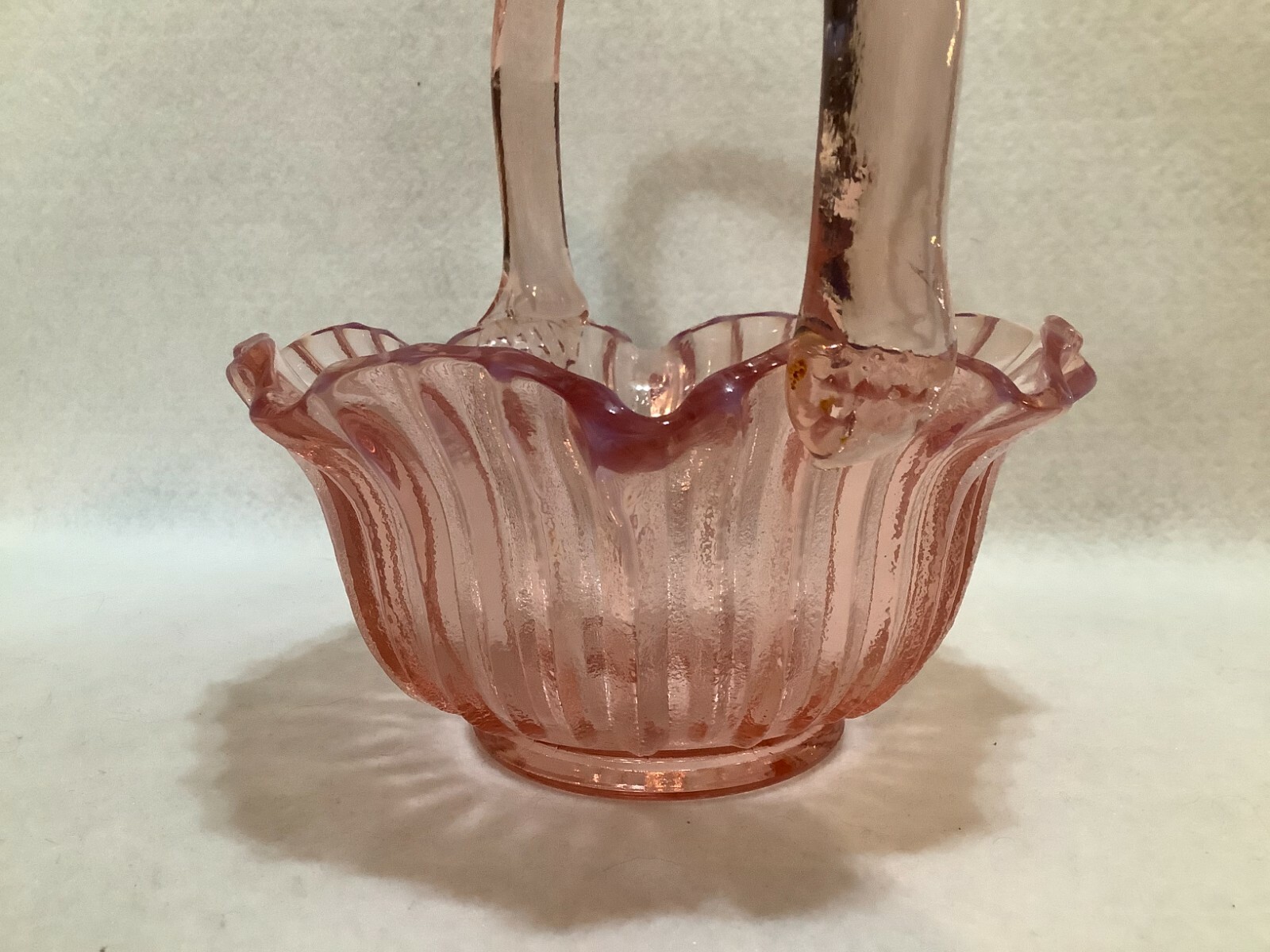 L.E. Smith Pink Opalescent Ribbed Glass Scalloped Lip Basket Vintage Art Glass