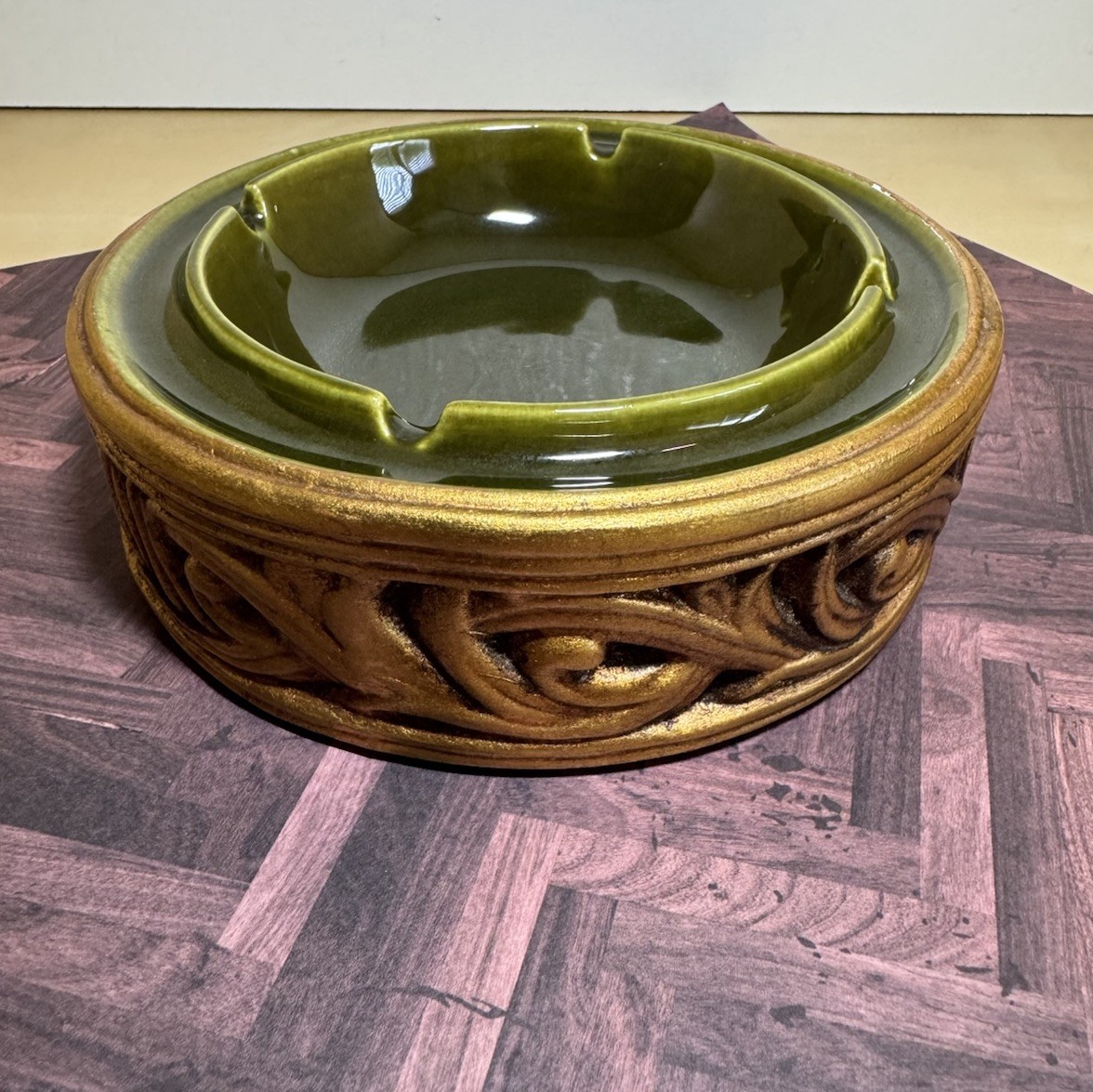 Freeman McFarlin Pottery 239 Avocado Green Gold Leaf Round Ashtray California