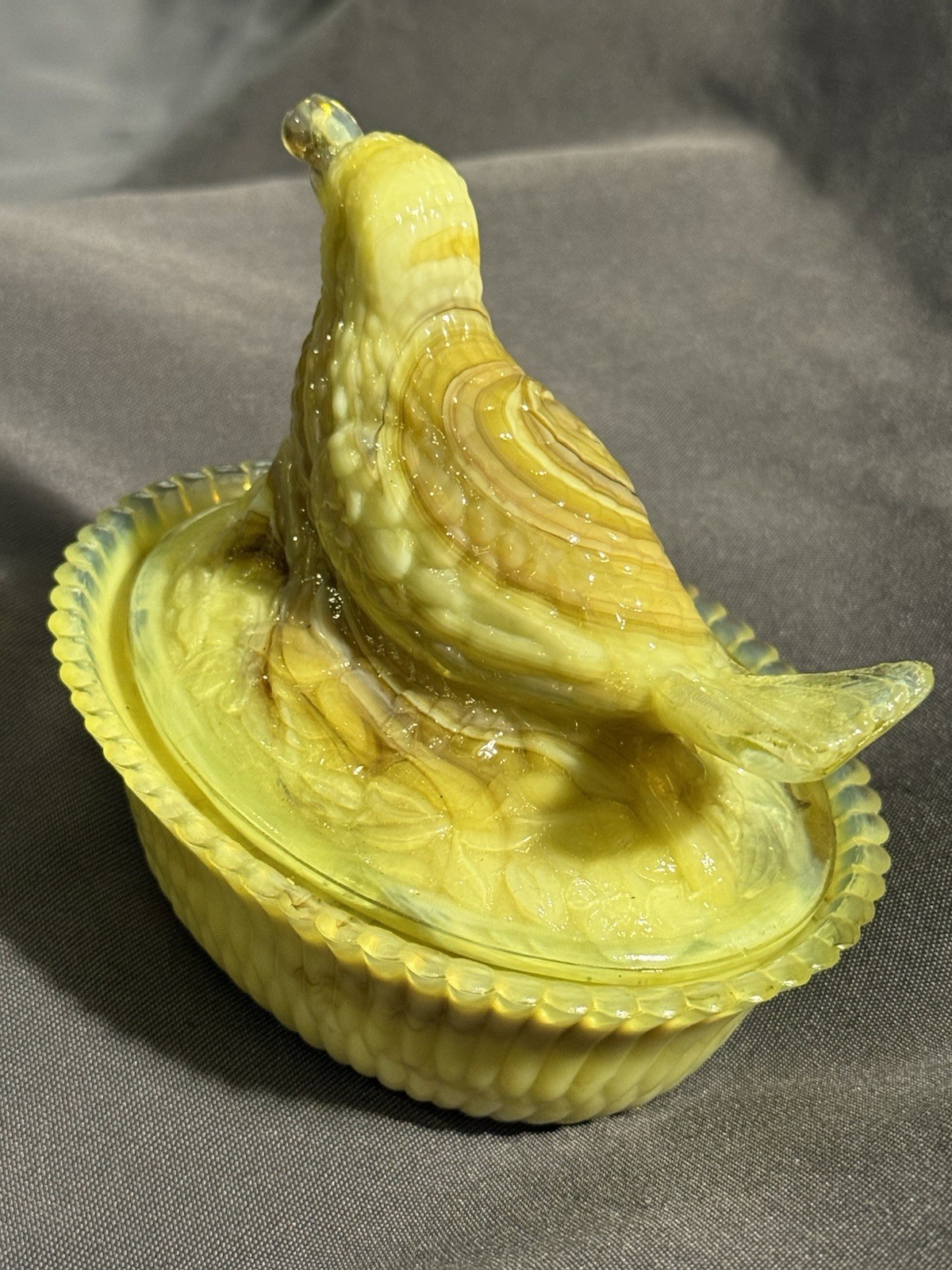 Vintage Yellow Slag Glass Nesting Robin Nest Bird & Berry Covered Dish