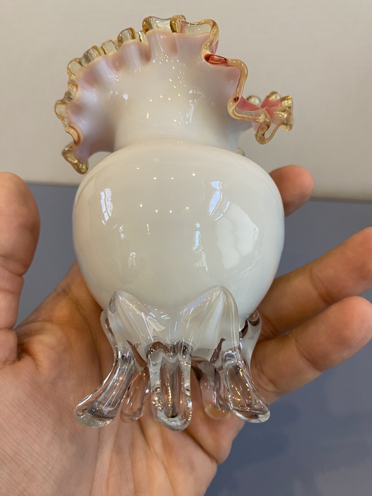 ANTIQUE VICTORIAN Pink & White Glass Amber Ruffled Rim Vase W/Clear Base 4.75″H