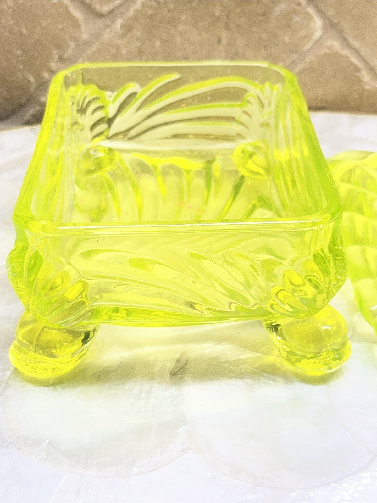 Vaseline Uranium Glass Seashell Box Fish Feet Trinket Box Yellow Boyd Art Glass