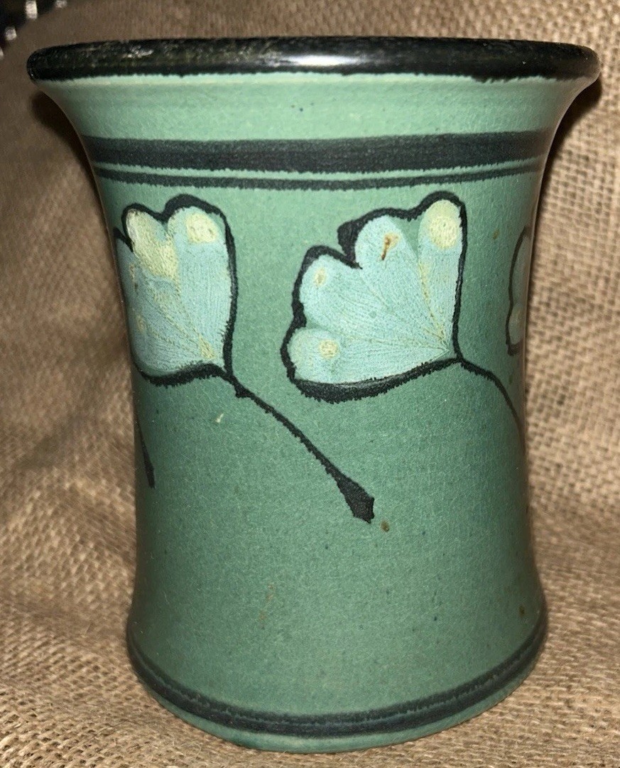 VTG Ginkgo Leaf Crock Pottery Signed E Saslaw VT Artist 5 7/8”T 4.75”Diam Base