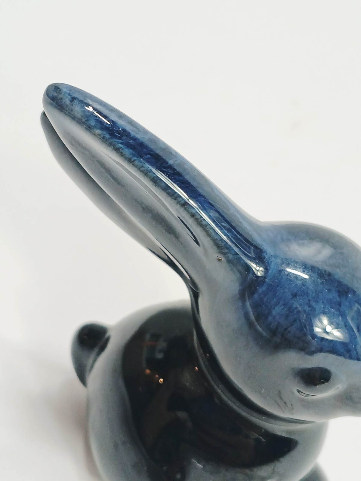 Blue Drip Glazed Bunny Figurine-Blue Mountain Pottery / Canada = 3″ /w.sticker