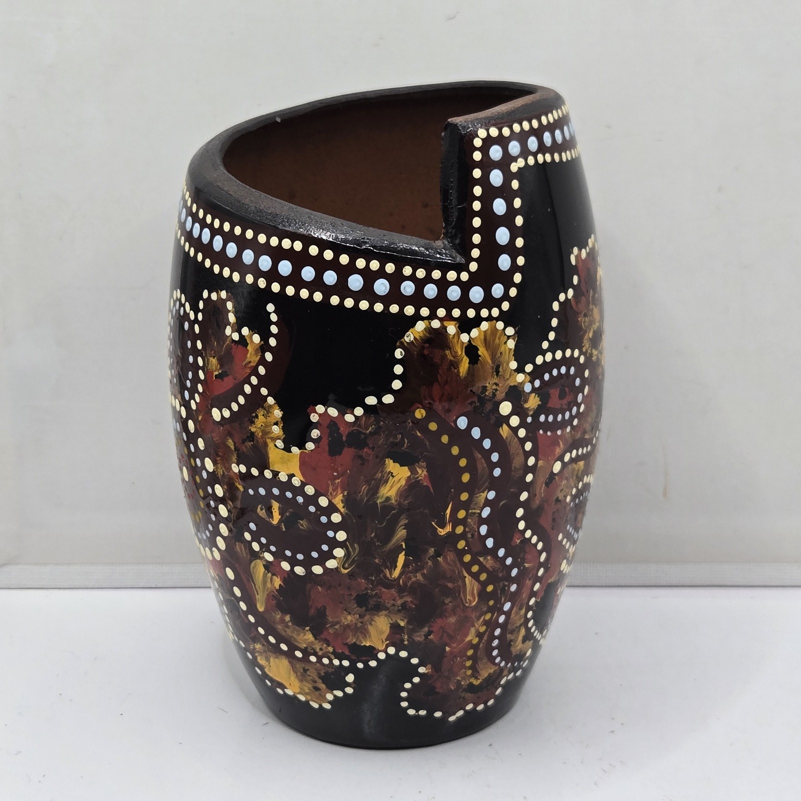 Australia POTTERY VASE POT SIGNED ABORIGINAL MOTIF DOT CERAMIC ART Kangaroo 5.5″