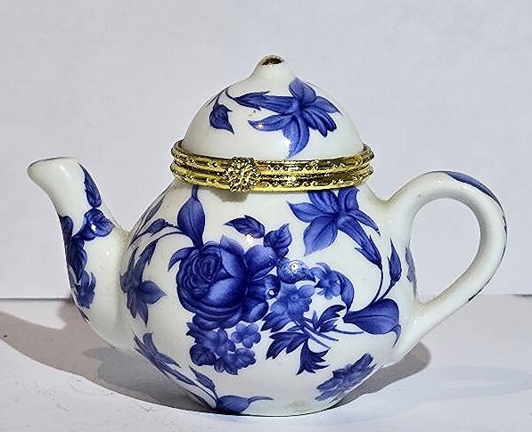 MIniature Teapot Trinket Box Blue & White Floral w/ Gold Trim Clasp & Hinge EUC