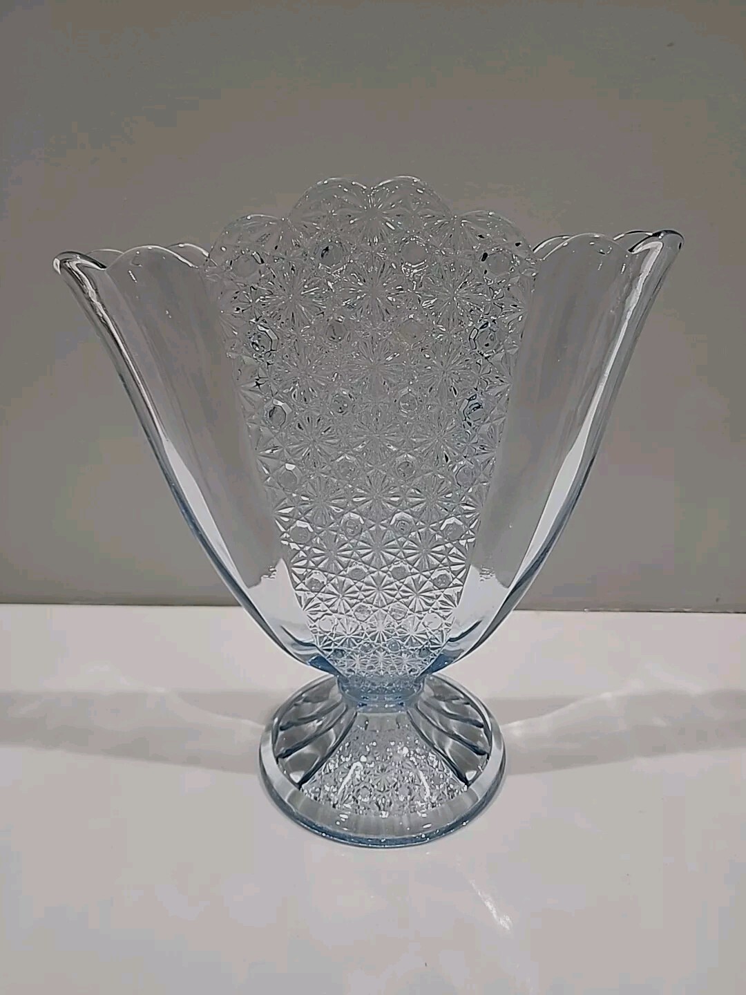 Fenton Glass LIGHT BLUE Daisy Button Fan Vase ~ HARD TO FIND ~ MINT!