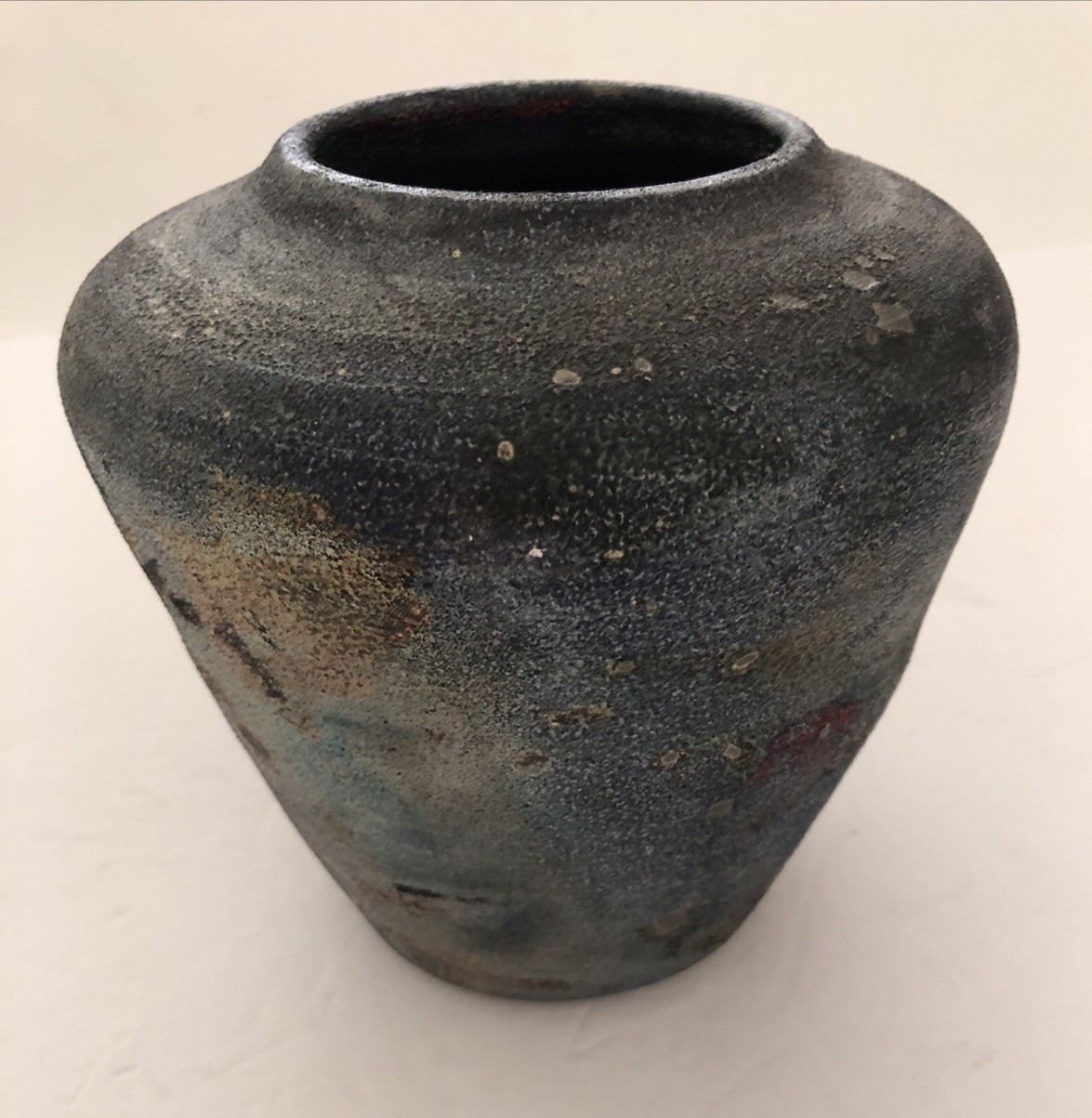 Stunning RAKU VASE Studio Art Pottery Signed Metallic Iridescent Vessel 5.5×5.5