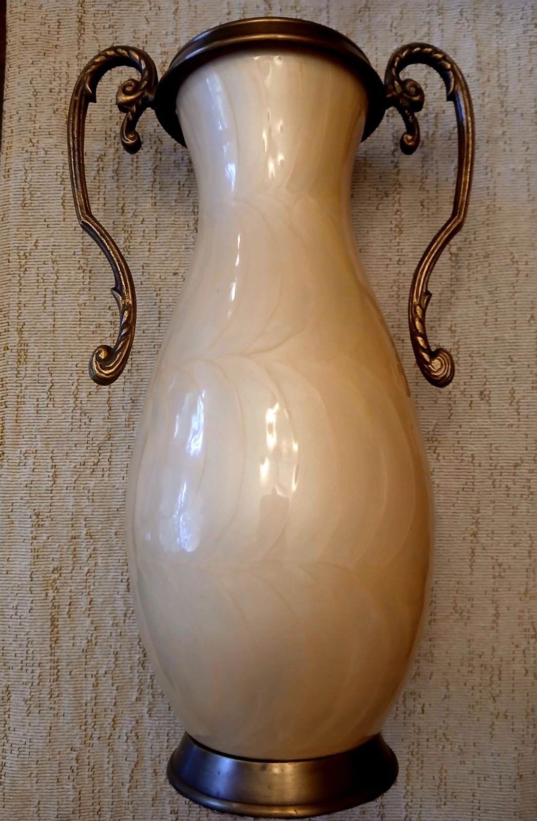Vintage Brass Neck Double Swan Iridescent Glass Vase 12″