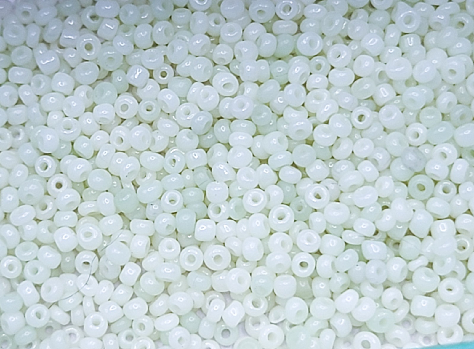 Vintage 11/0 Uranium Glass Seed Beads Rocaille White Custard Glass 10g Czech