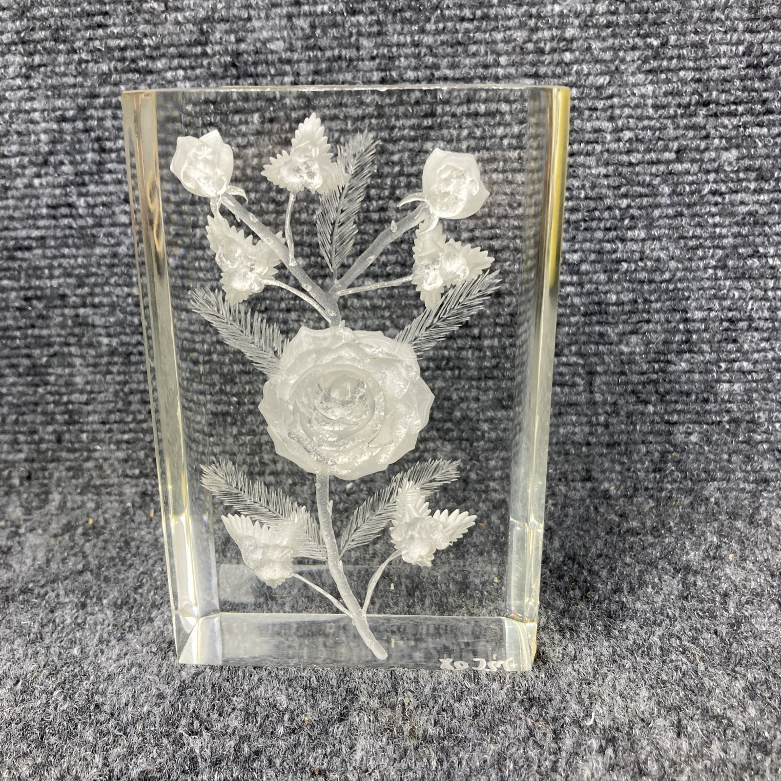 Reflections in Art Acrylic White Rose 5 1/4″ Tall 1 Pound Paper Weight