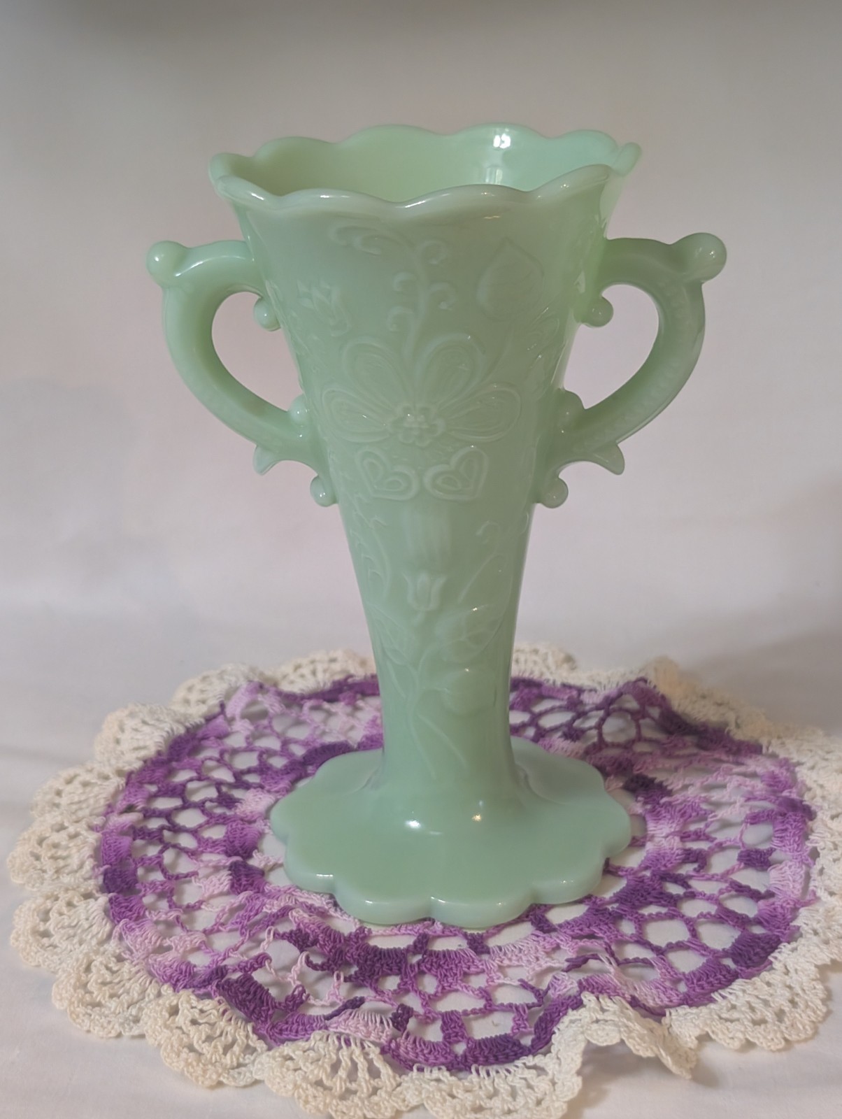 Rare Vintage Mosser Jadeite Green Vase Scalloped Loving Cup 6-1/2″ Tall