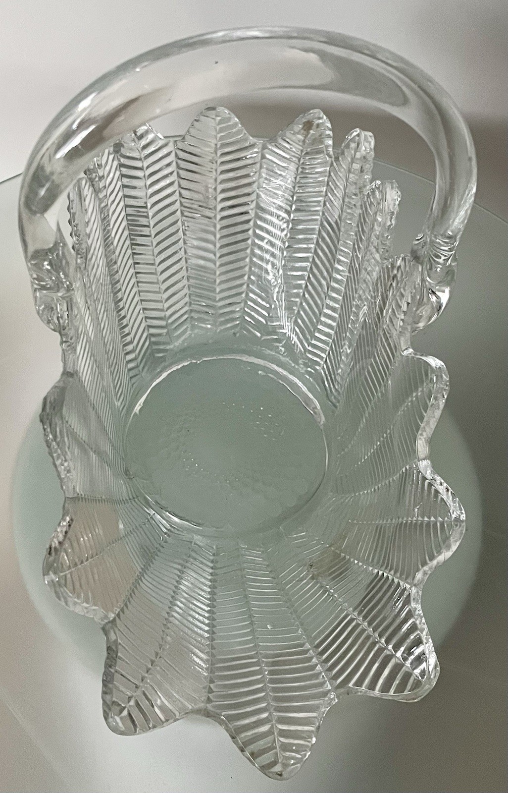 Vintage L.E. Smith Large Glass Feather / Fern Pattern Scalloped Basket 1950s/60s